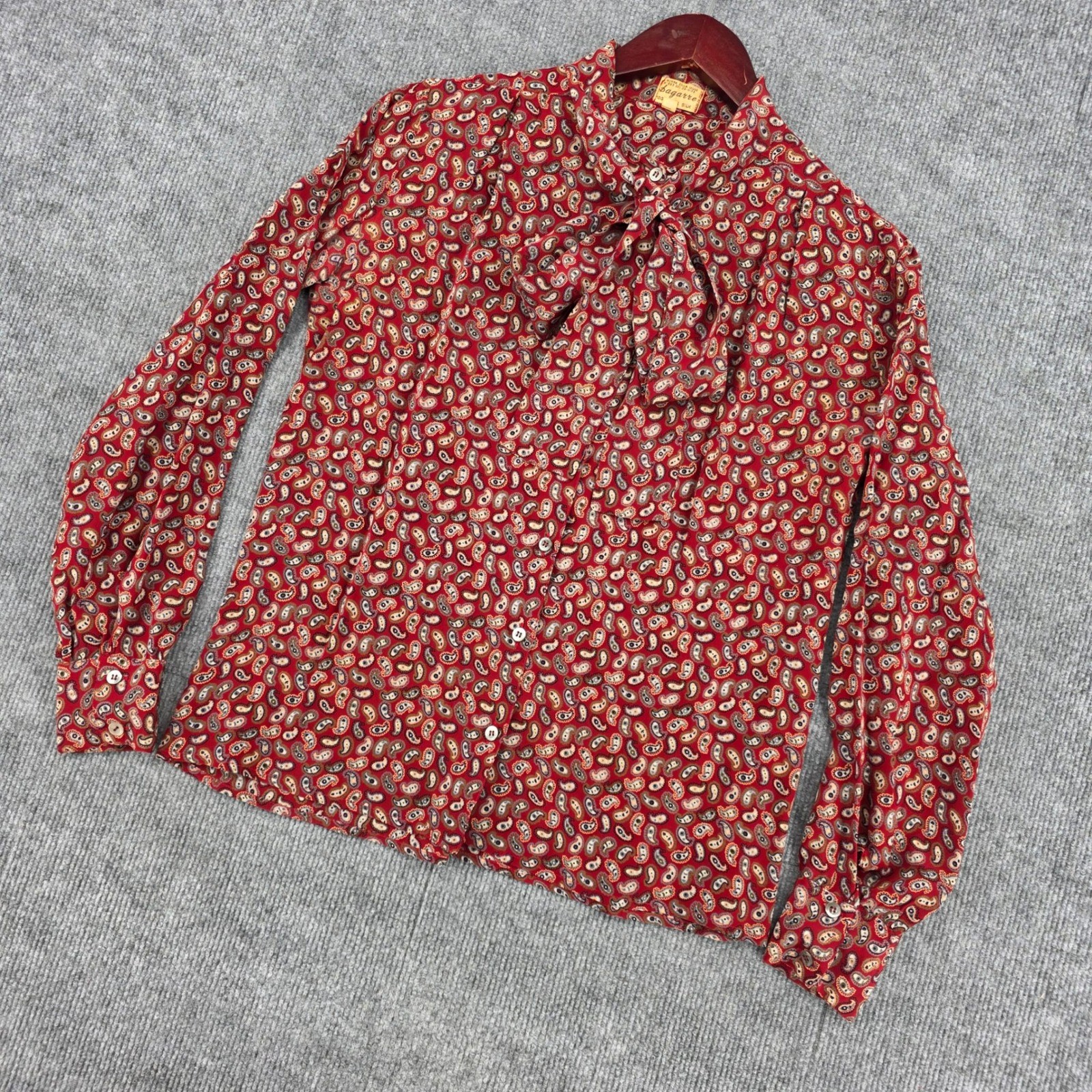Bagarre Vintage Red Paisley Silk Tie Neck Blouse Made in Italy Size 42 1970s