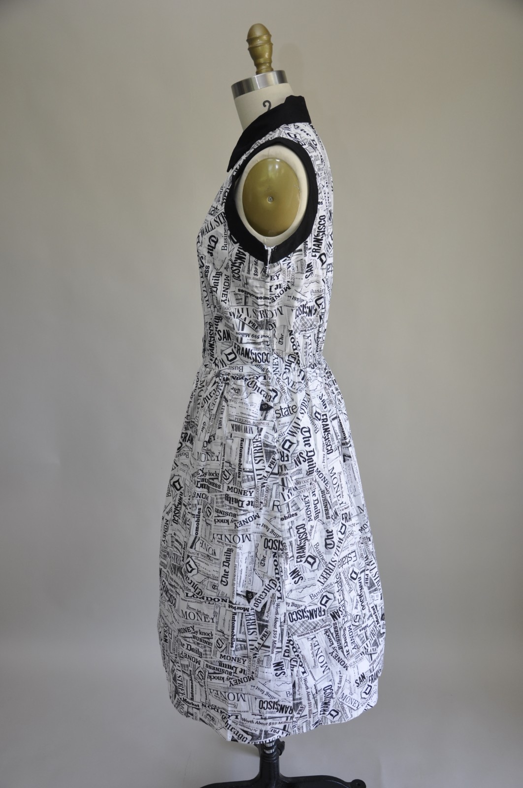 Vintage 1950s STYLE Novelty Print Retrolicious newspaper print cotton dress S/M