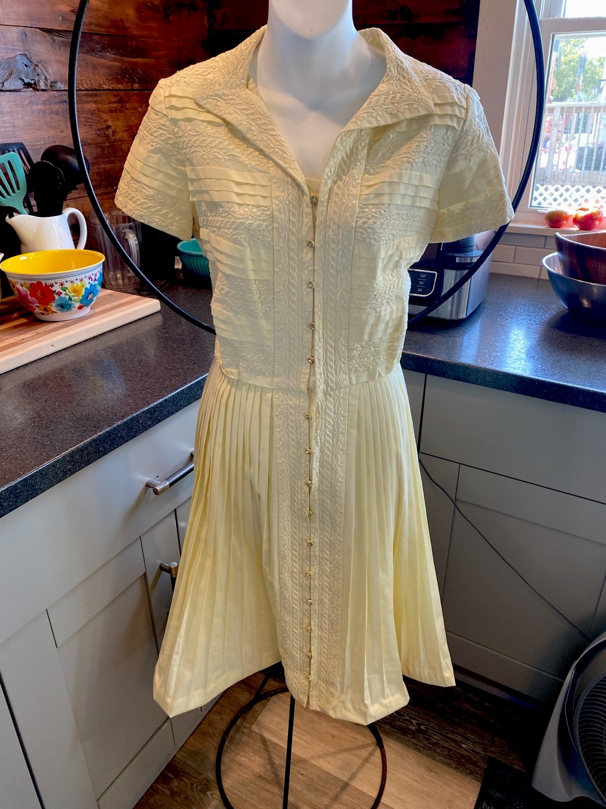 VTG Cotton 50’s Women’s Button front lace detail Yellow Carlye Dress Pleated S/M