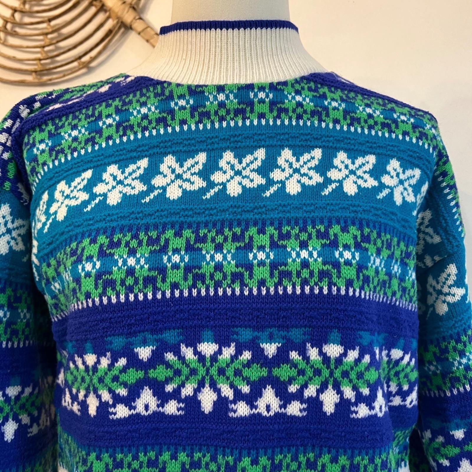Vintage Arielle Blue Green Knit Fair Isle Snowflake Sweater Ski Winter Medium