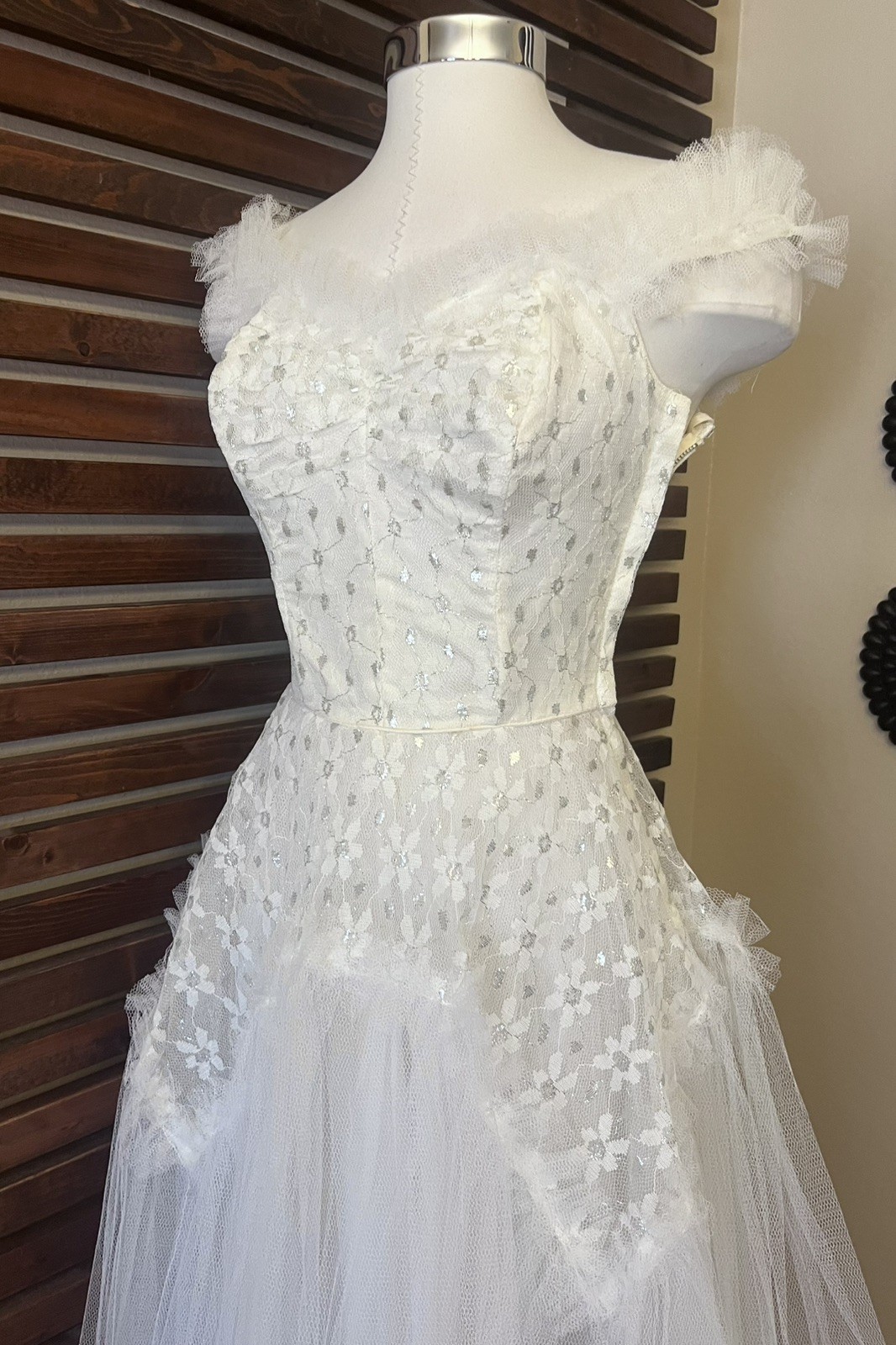 1950s Vintage White & Metallic Silver Tulle Layered Prom Wedding Dress Gown