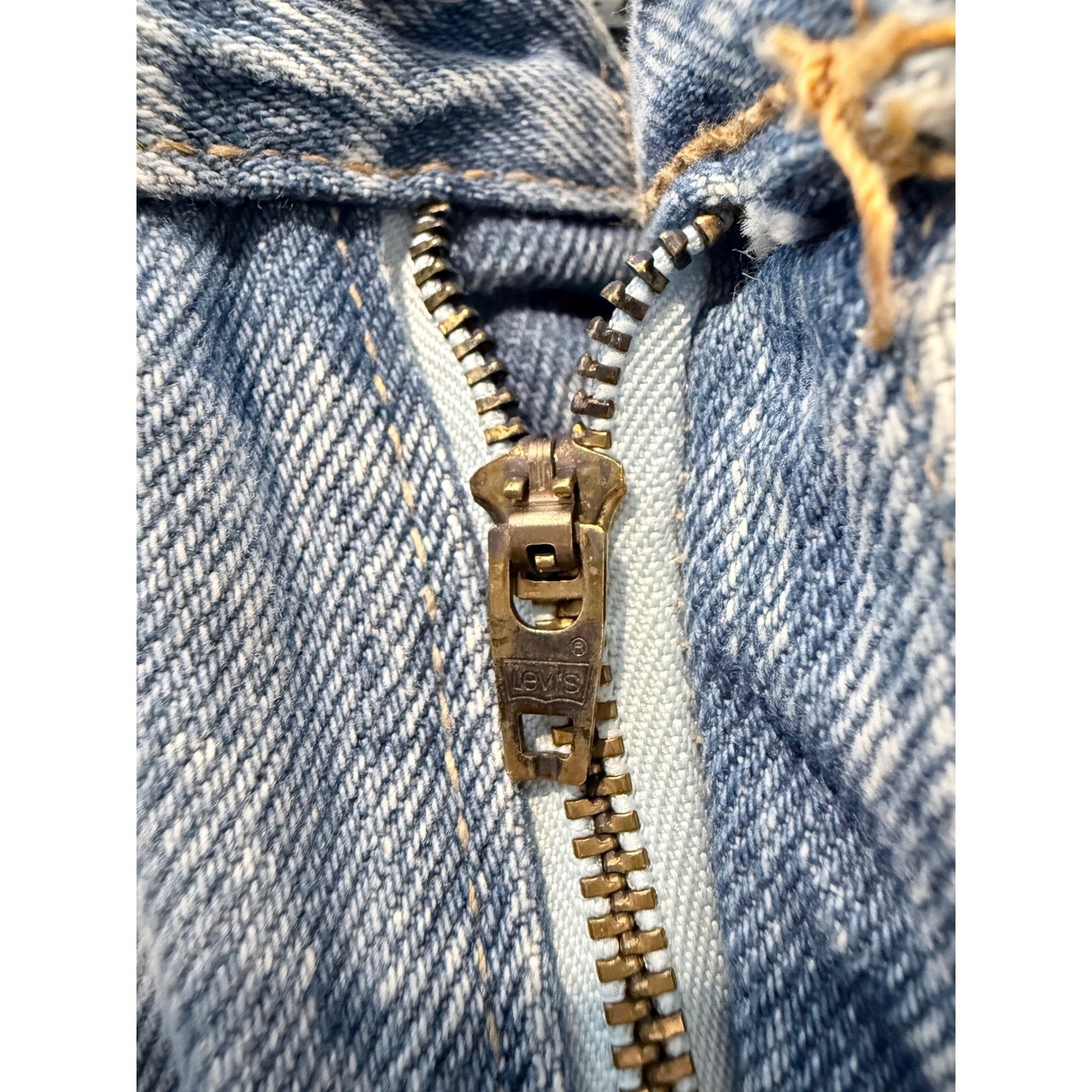 Vintage Levis 550 USA Made Mom Jeans Relaxed Tapered High Rise Light Wash 14M