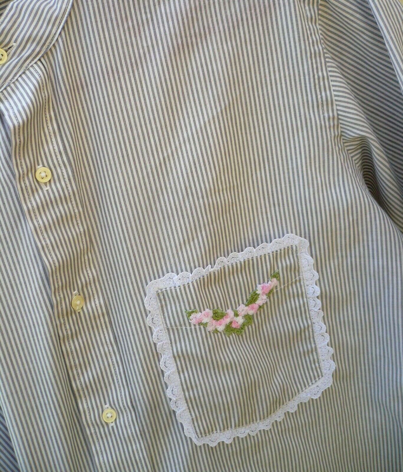 VTG BURDINES USA L WOMENS COTTON GRAY PIN STRIPED PINK EMBROIDERED POCKET BLOUSE