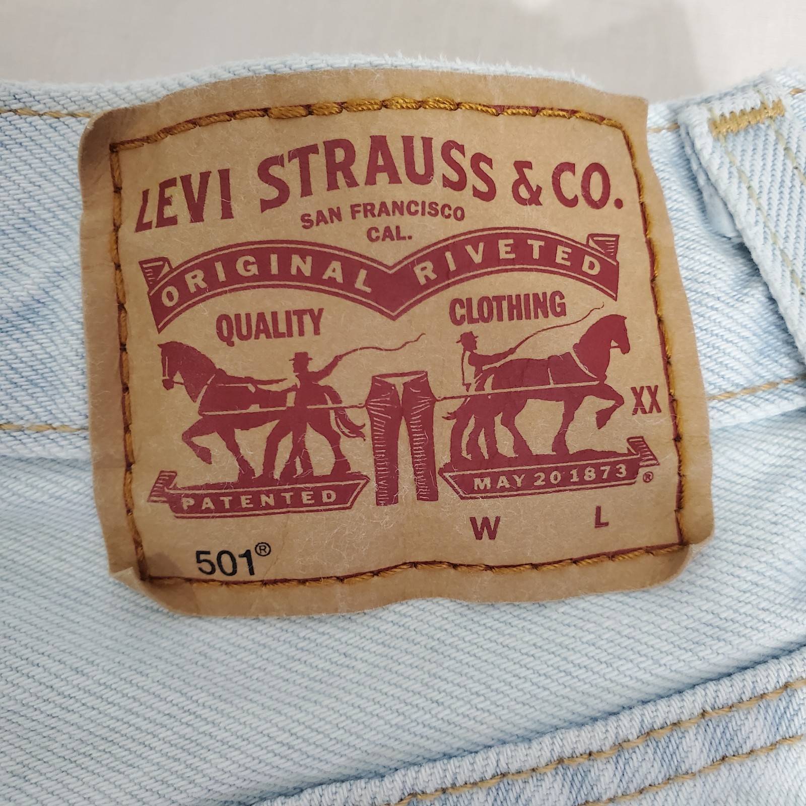Levi’s 501 Women’s Original Denim Shorts light wash distressed 28″ Waist