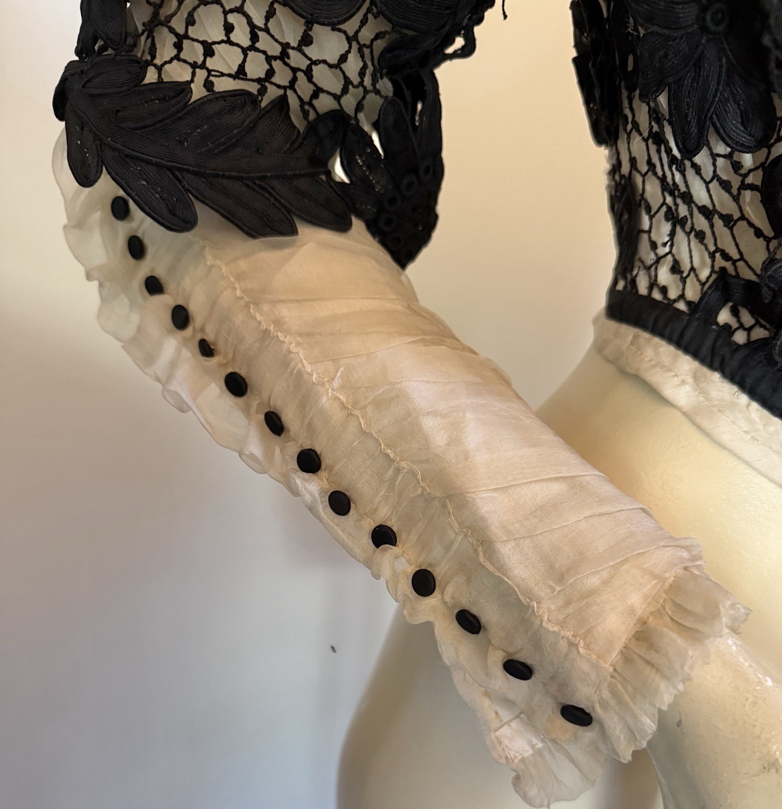 ANTIQUE BELLE EPOQUE GRAPHIC HAND TAPE LACE BODICE BEAUTIFUL DETAILS