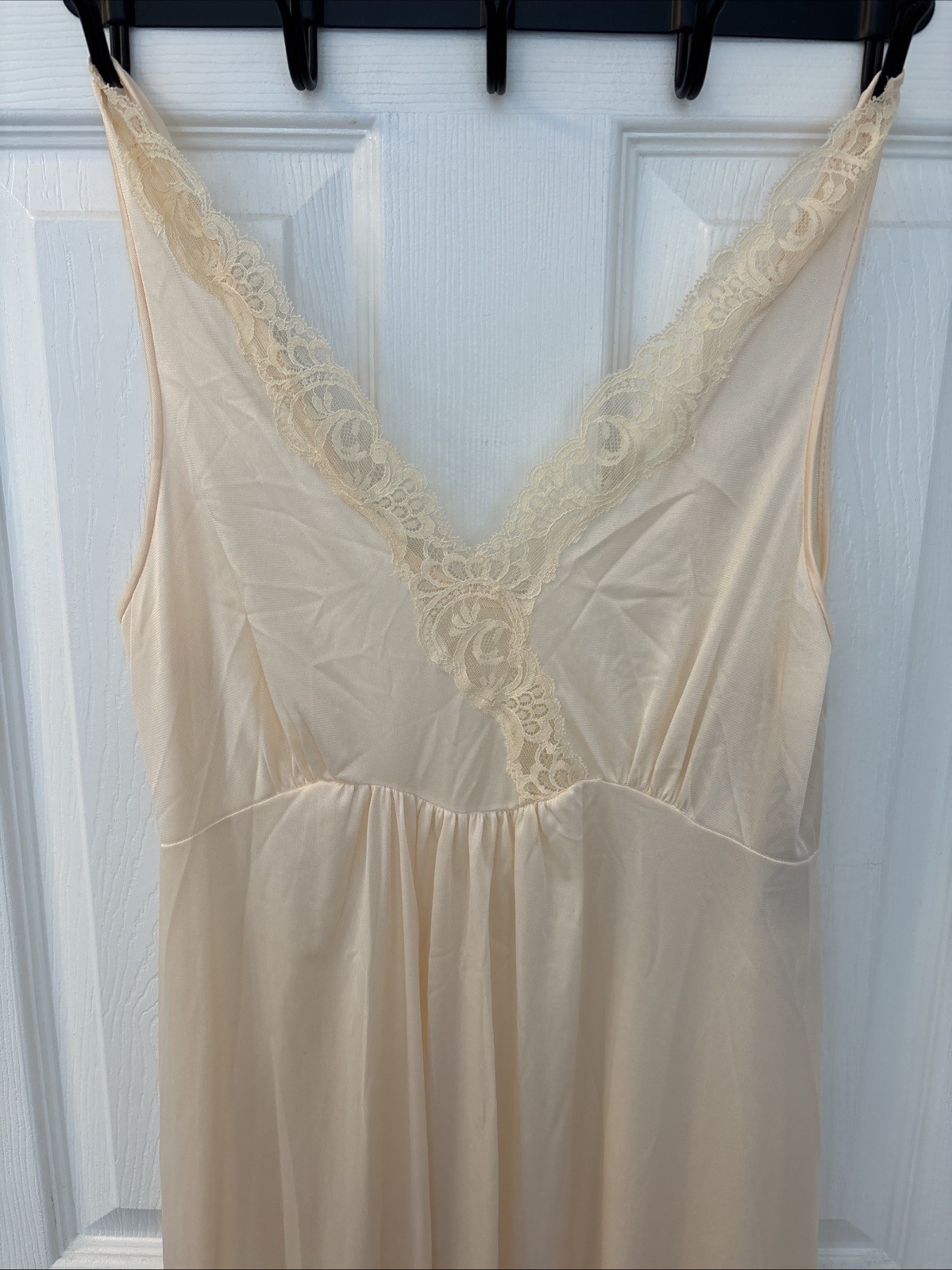 Vintage Lorraine Goddess Sheer Soft Cream Glow Lace Long Full sweep Gown NWT