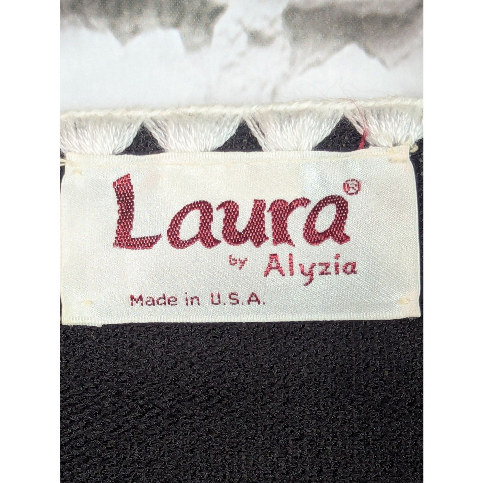 VTG LAURA by ALYZIA Classic Knit Cardigan Statement Buttons Old Money Size *M/L