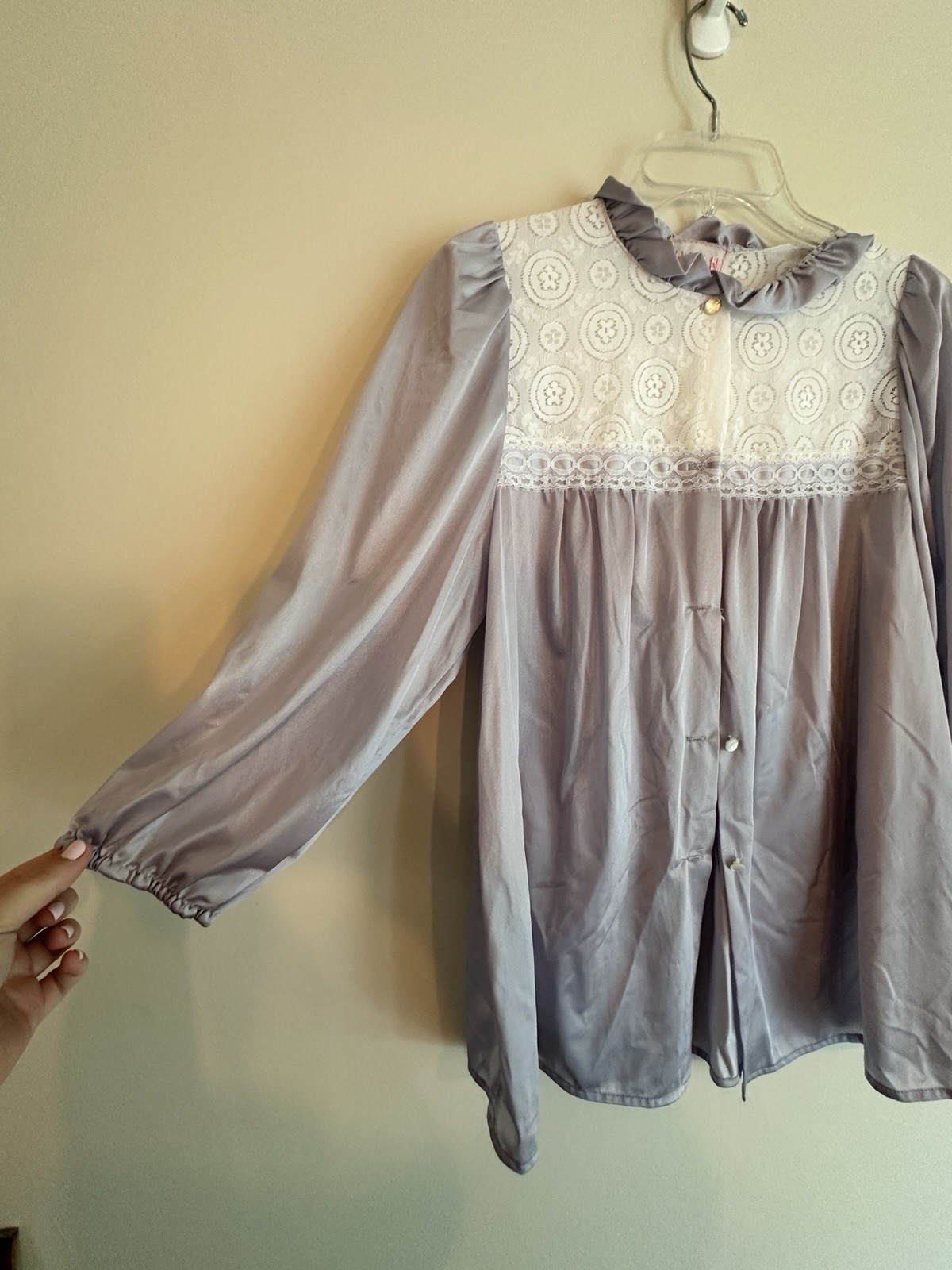 Avian Lilac Purple 100% Nylon Lace Trim Women’s 3/4 Length Size Medium Vintage