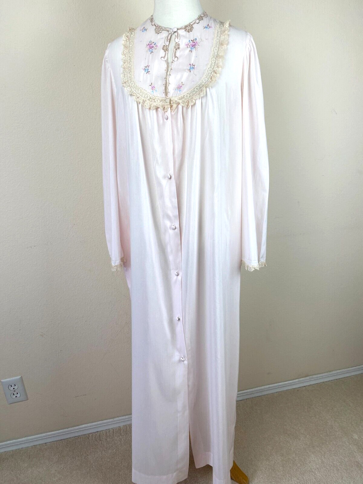 VTG Barbizon Intimate Long Robe S Pink Lace Embroidery Classic High Neckline 70s
