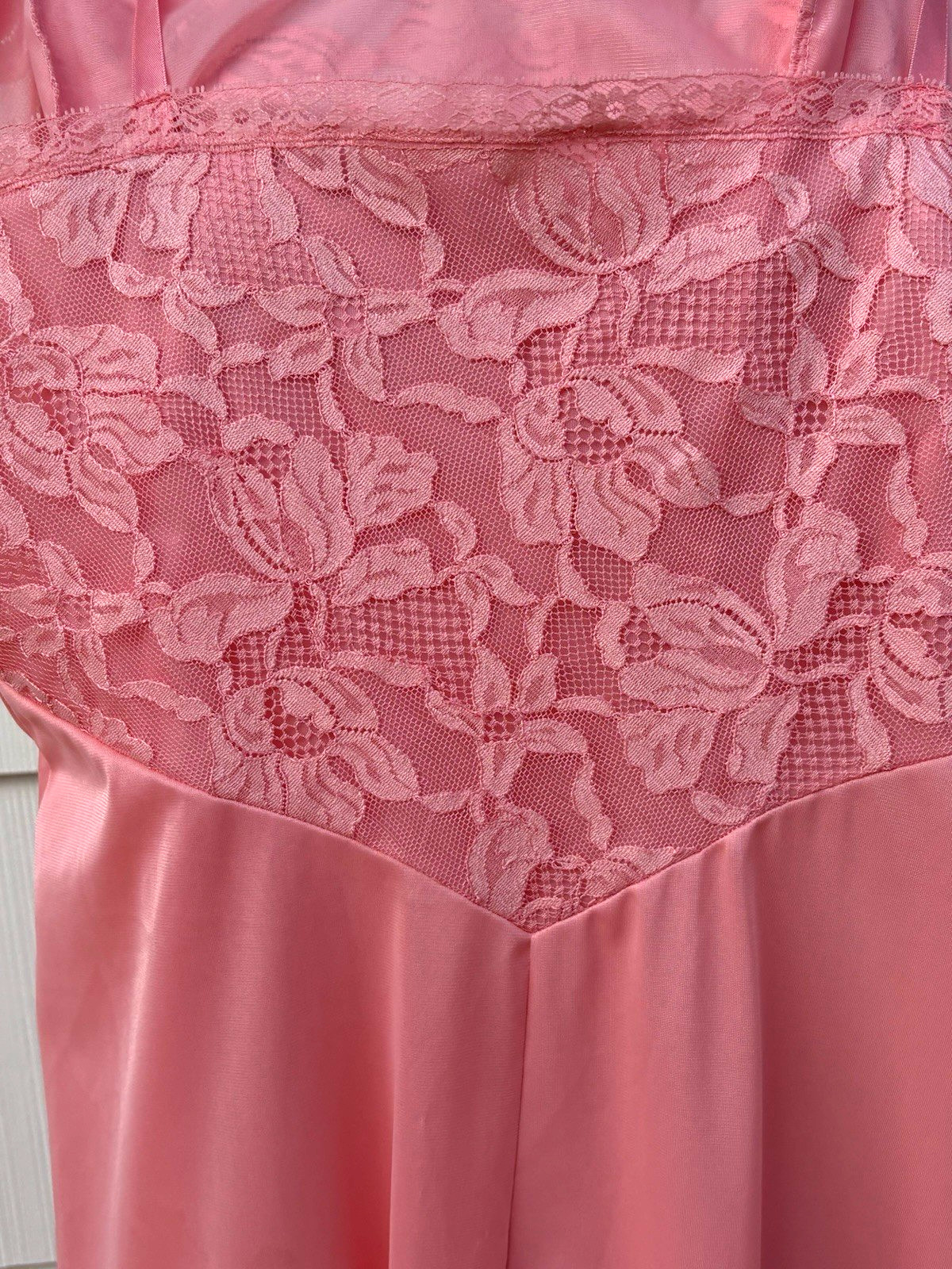 Vtg Vanity Fair Apricot Pink Lace Slip Dress Lingerie S 34 Nylon Tricot Coquette