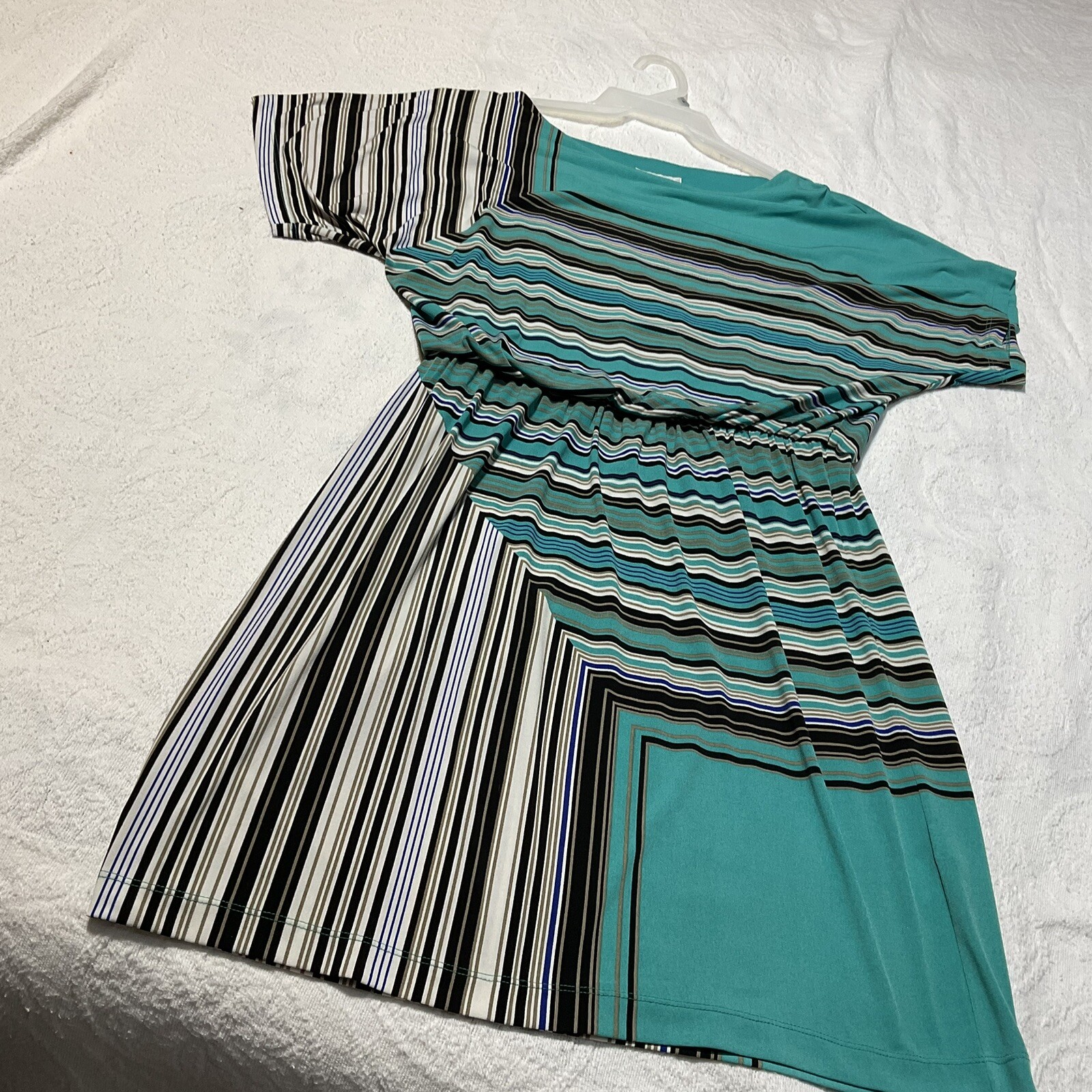 ~ Woman’s Dress Size 10 By London Time ￼Geometric Design ￼