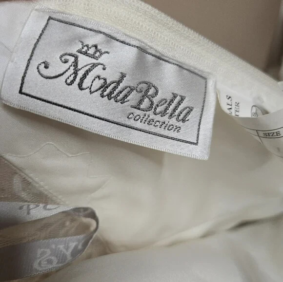 Moda Bella Vintage Off White Embroidered Gold Wedding Dress Gown with Train