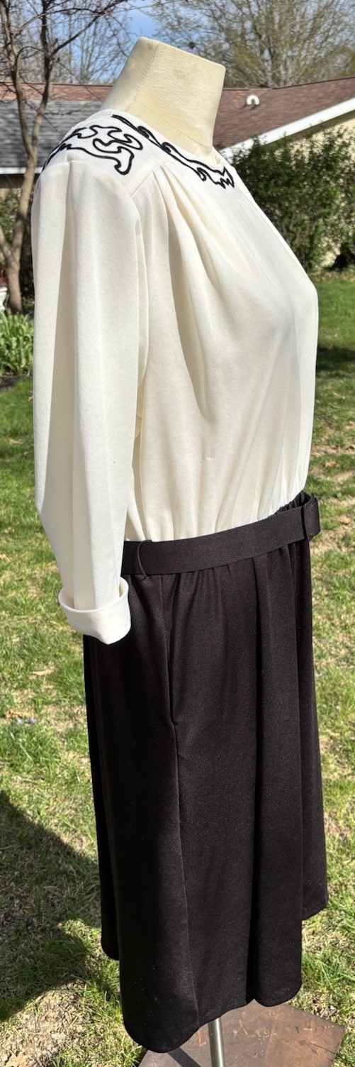 VTG 1980s Secretary Dress Fit Flair Midi Sz M B34 Black White Belt