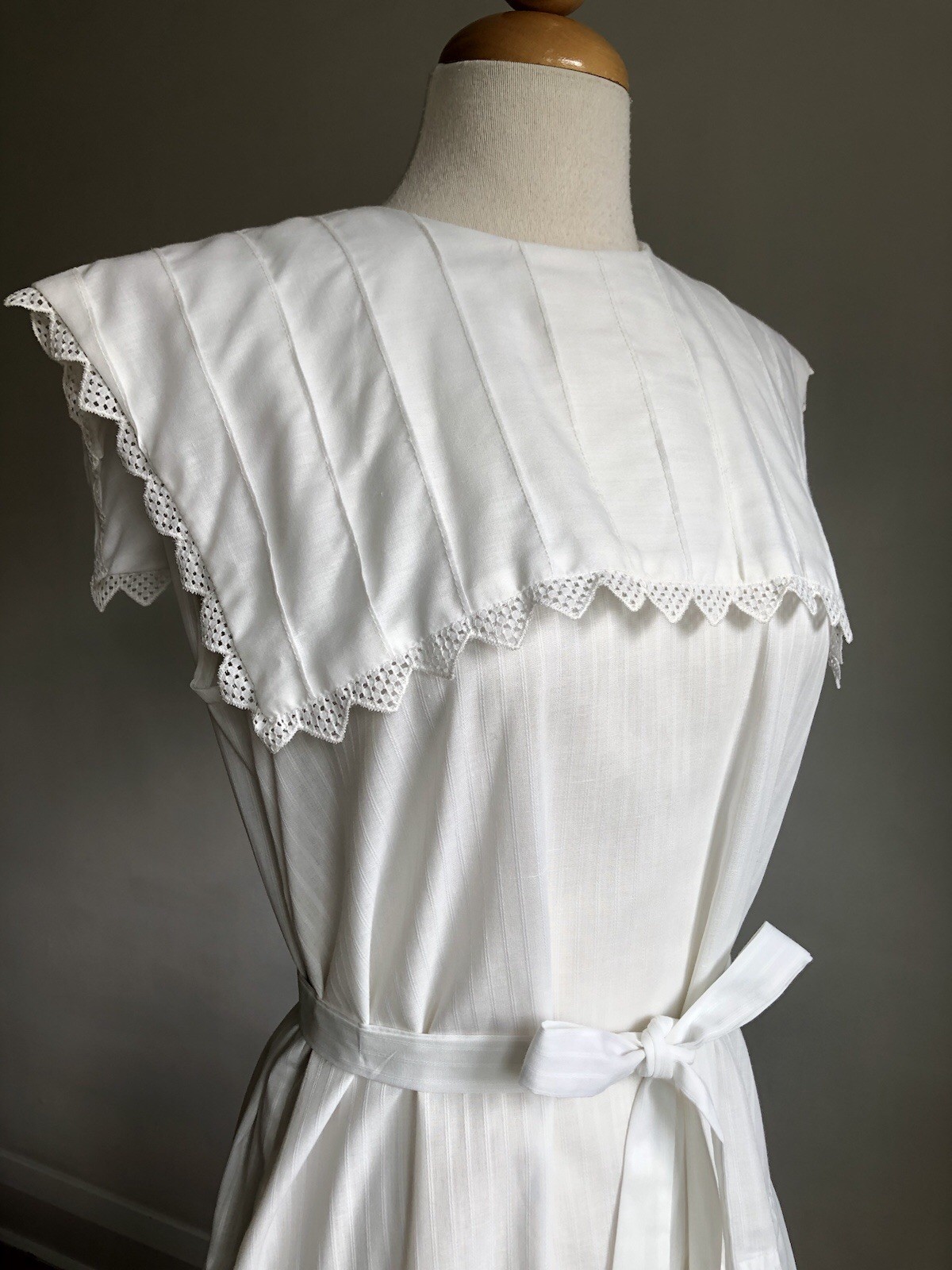 STUNNED VTG ISLE OF CAPRI Dallas White Cotton Drop-waist Prairie Day Dress M/L