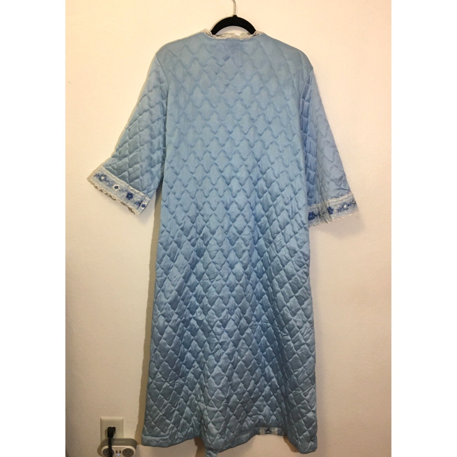 Vintage 60s 70s Light Quilted Long Robe Grannycore Coastal Grandma Lingerie (9)