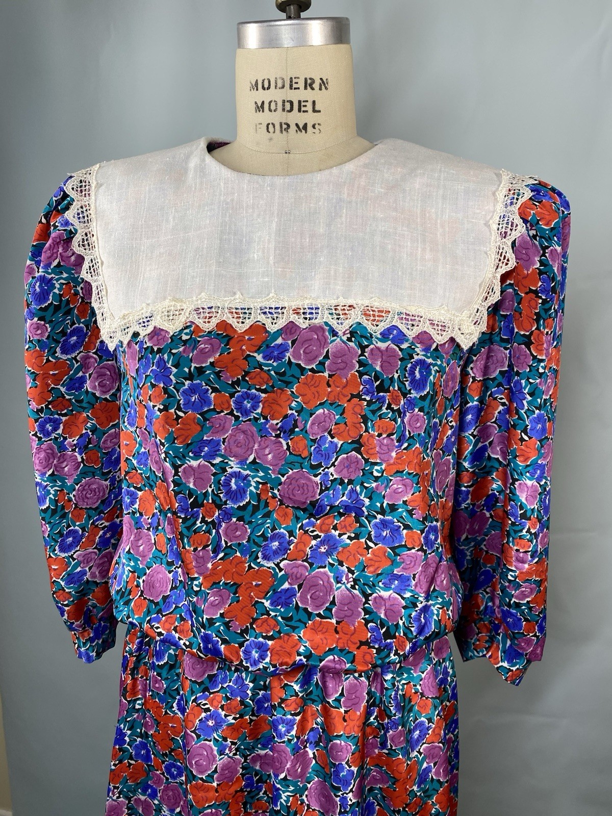 Vintage Dress SIZE LARGE 14 floral classic white collar 80s 90s modest LISA II