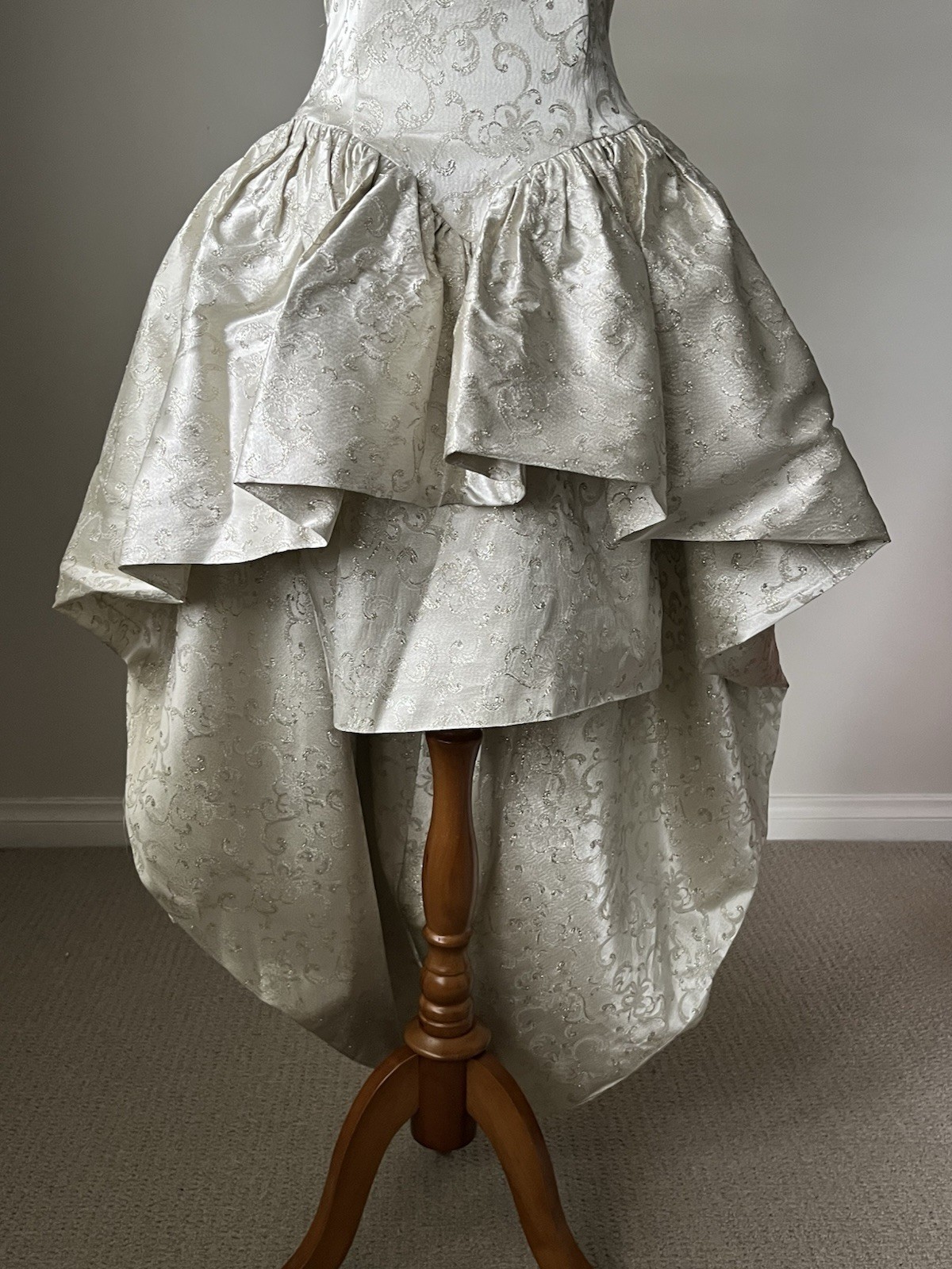 Vintage 1980s Jessica McClintock Bridal Gown Ivory Gold Metallic Brocade High Lo