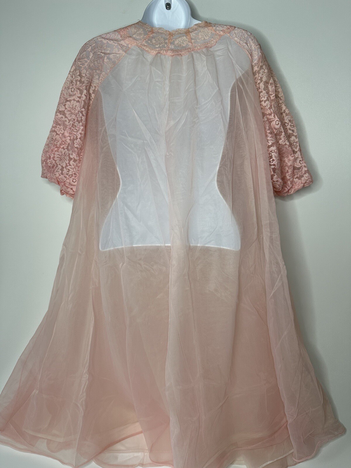 1960’s Womens Sheer Pink Nylon Lace Chiffon Robe