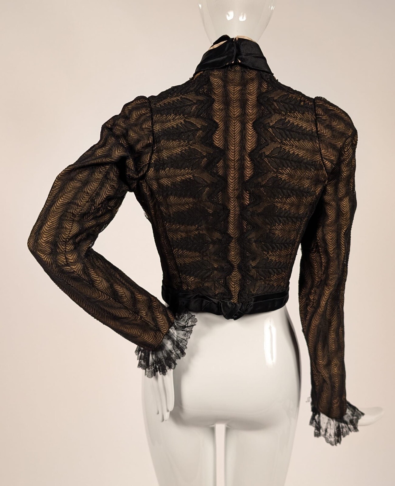 BEAUTIFUL OLIVE GREEN + BLACK LACE VICTORIAN 1890’S BODICE / JACKET