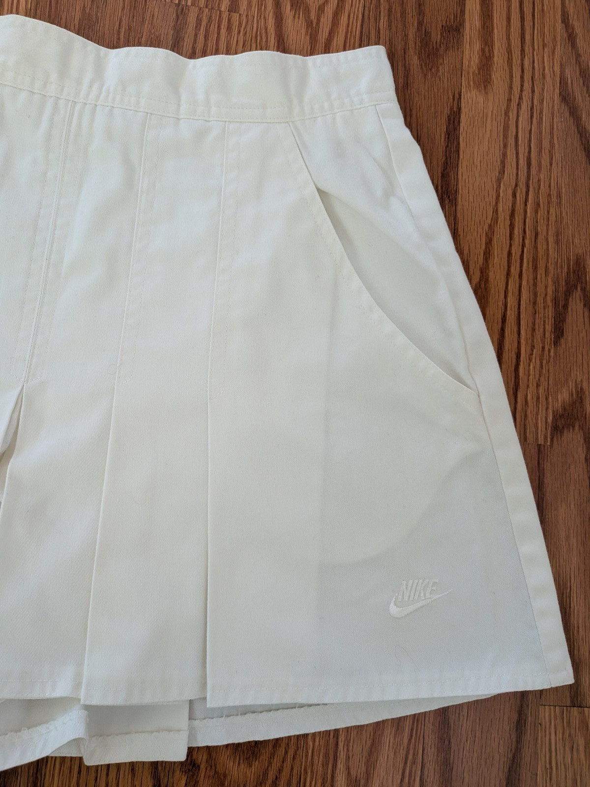 Vintage 80s NIKE white pleated tennis skirt skort embroidered logo shorts 90s