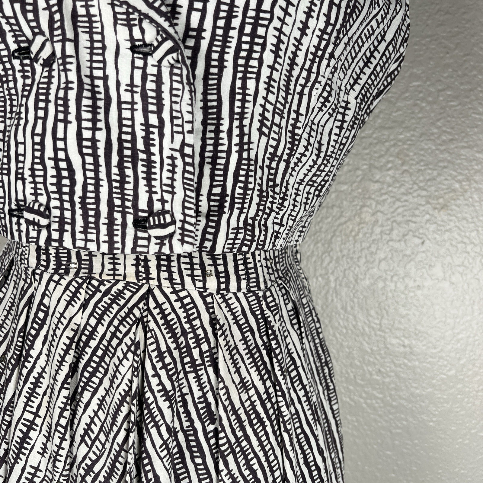Vintage 1950s Sz 2P Black & White Full Skirt Halter Party Dress Rockabilly+Vest