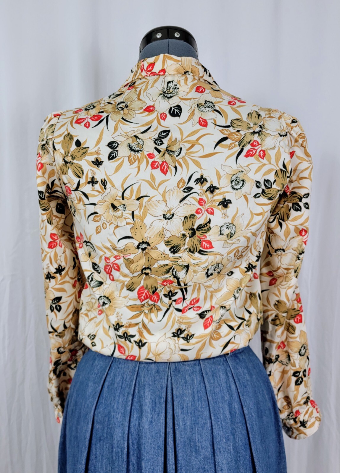 Vintage Levi Strauss Cream Blouse w Tan/Black/Red Florals Size 6