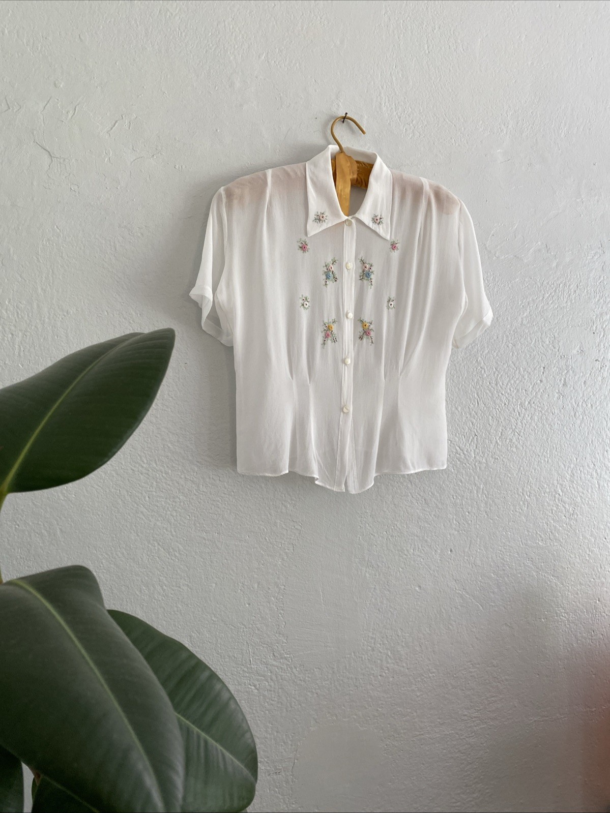 Vintage 30s 40s White Rayon Crepe Collared Blouse Floral Embroidered Top sz XS S
