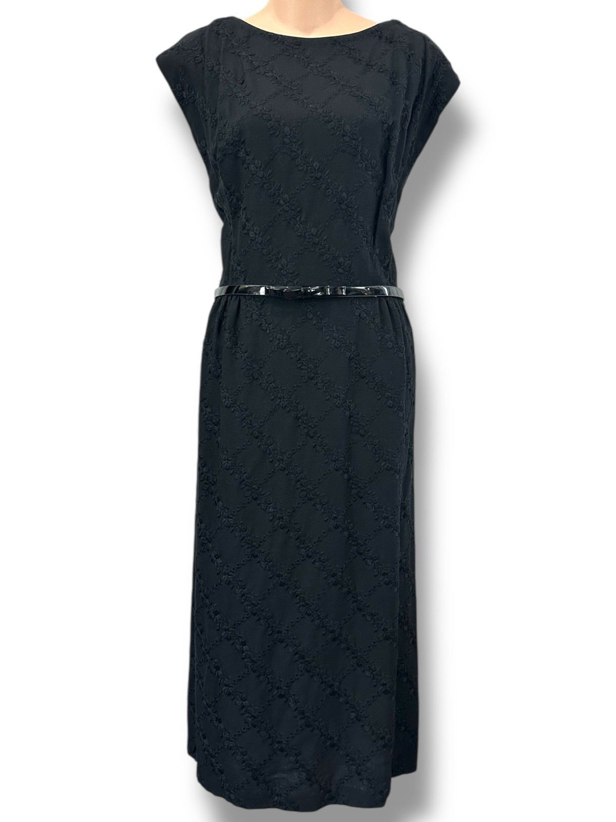 Vintage 50s L’Aiglon Embroidered Black Cocktail Sheath Wiggle Dress LBD 38-32-40