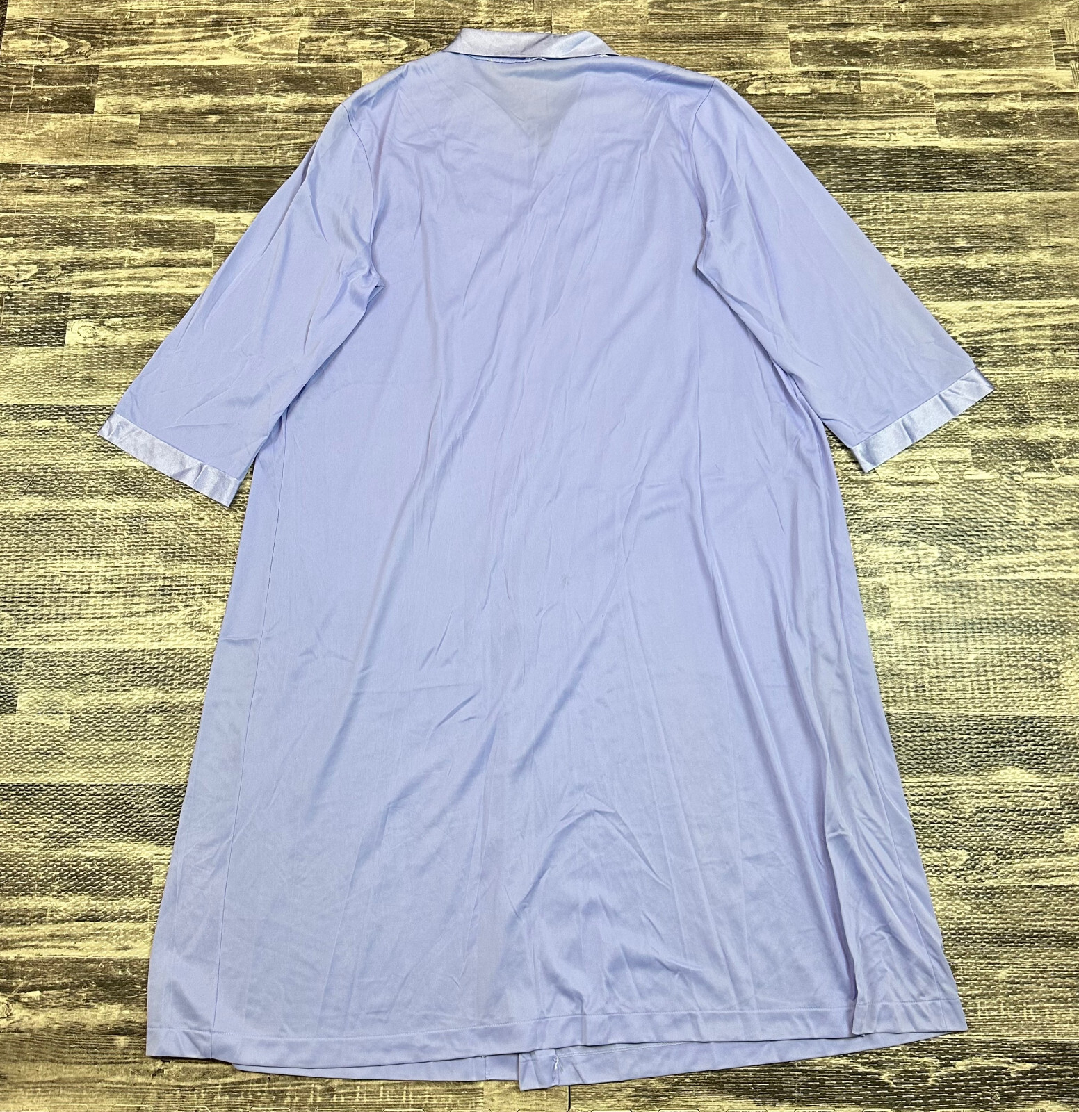 VTG Vanity Fair MEDIUM Women’s Nightgown Silky Floral Embroidery Gown Robe