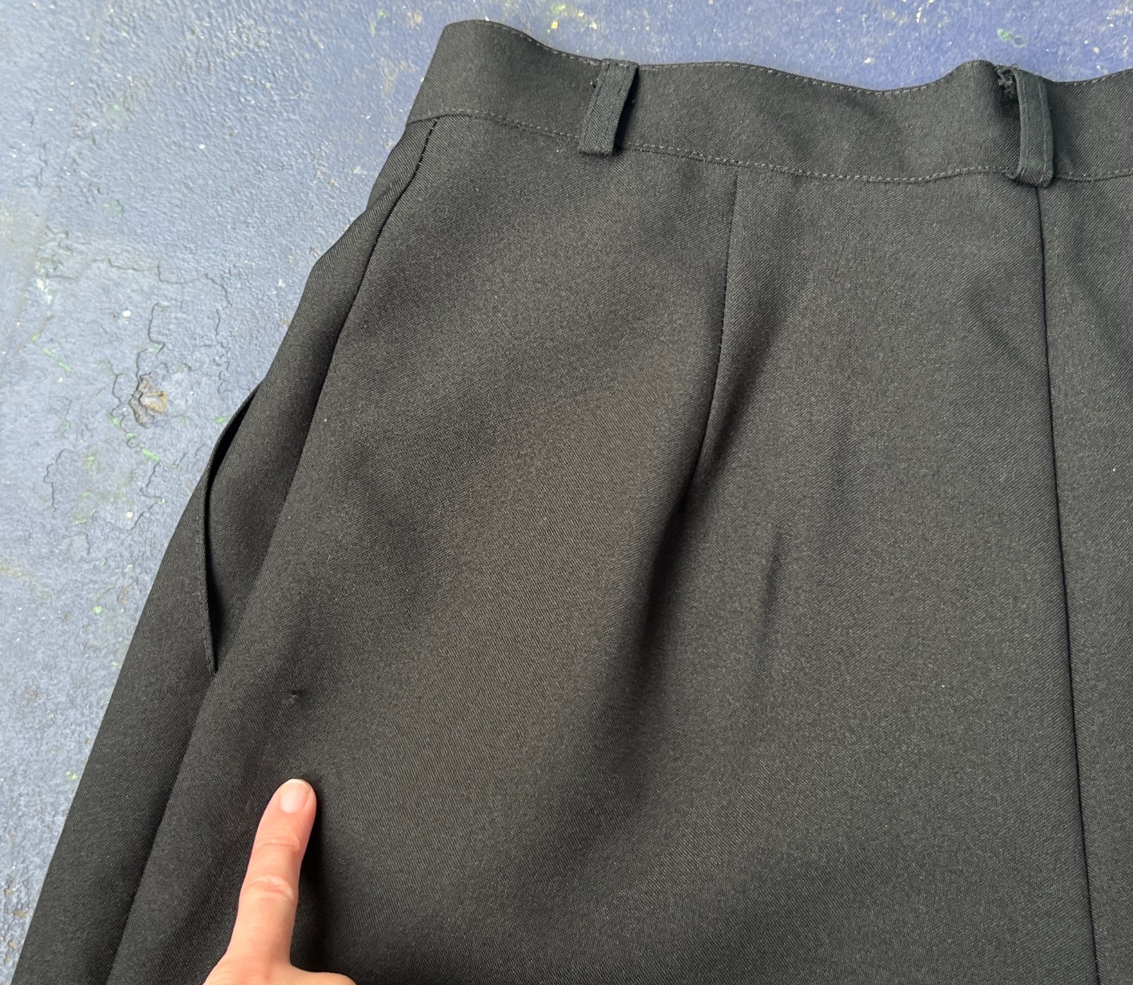 vintage 1980s W.L Sportswear High Waisted Black Shorts Pleated Preppy Goth 28W