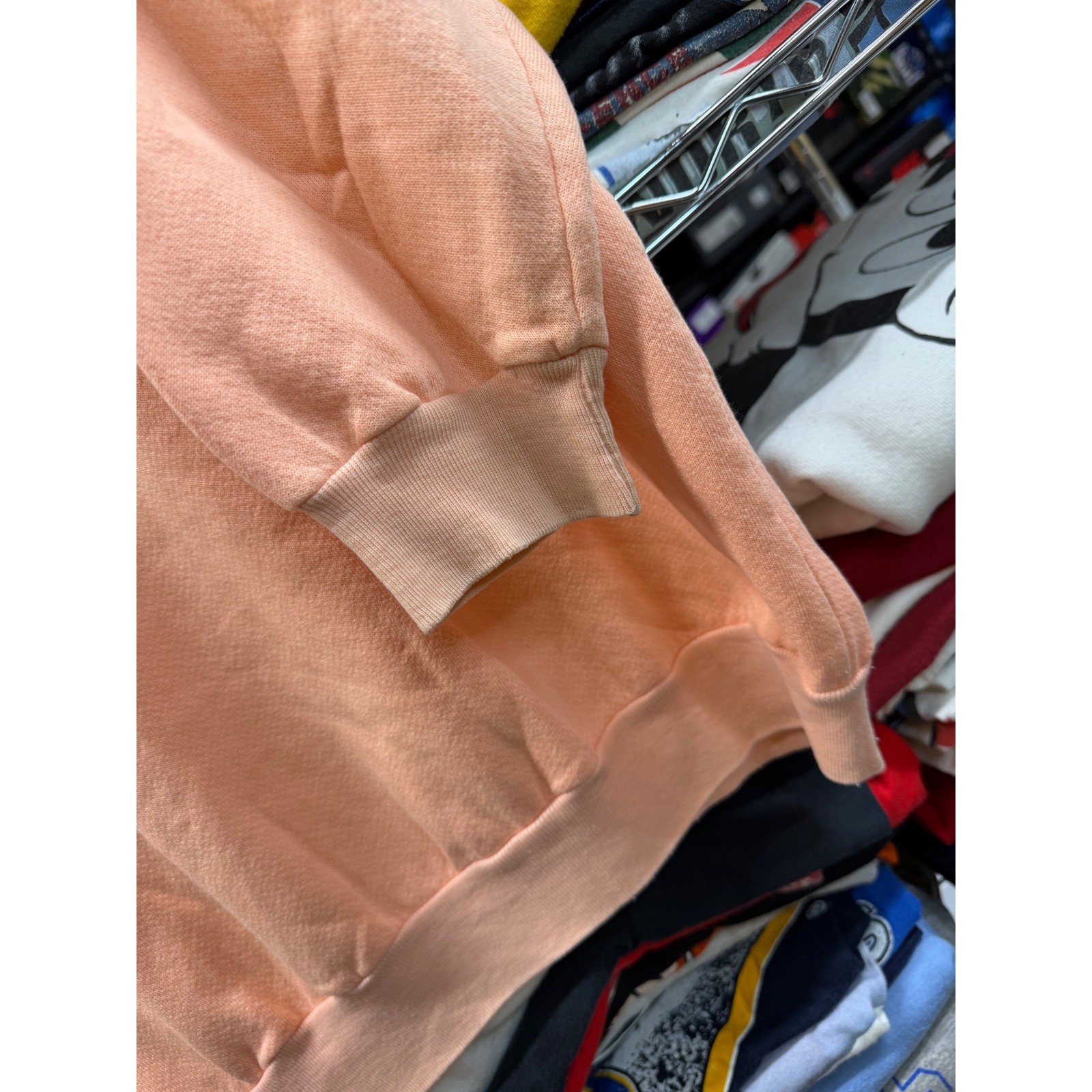 Vintage Queen Bee Raccoon Graphic Sweatshirt Peach Short Sleeve Mens XL 4818