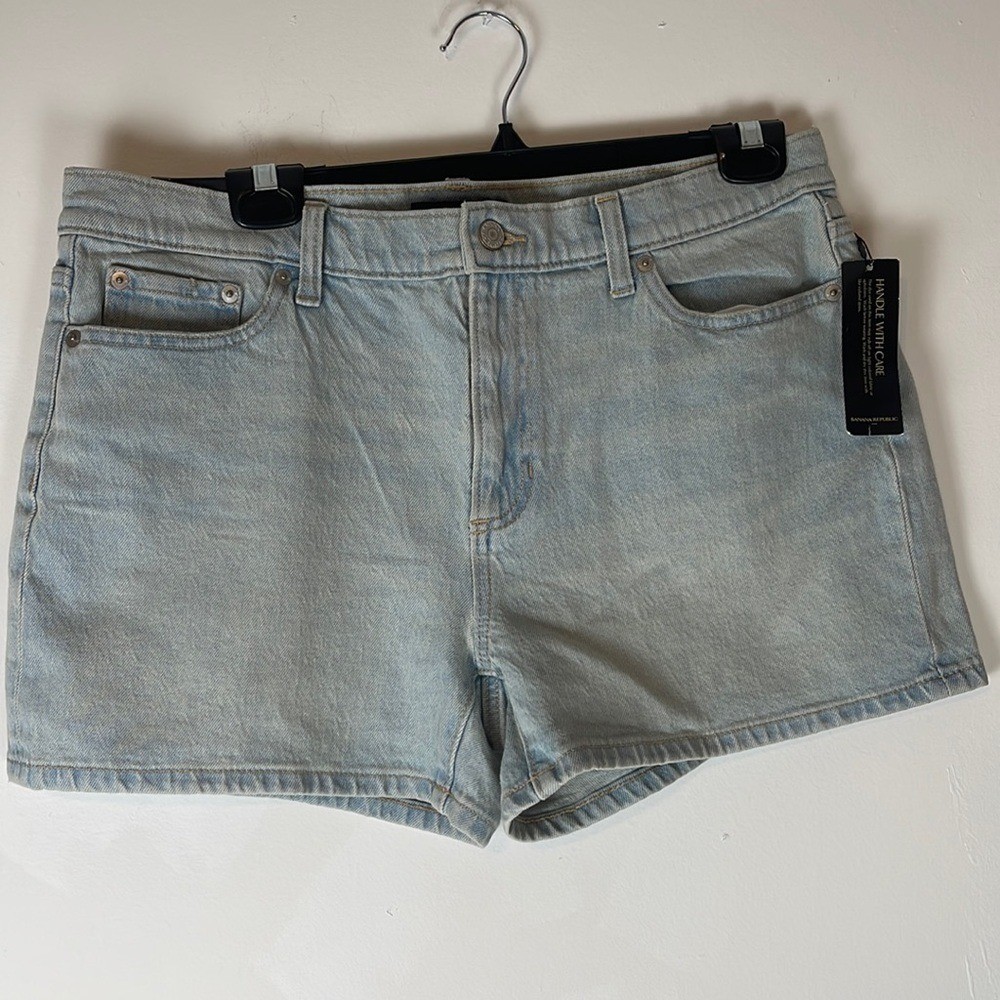 NWT! Banana Republic Classic Denim Mid Rise Shorts Size 30/10