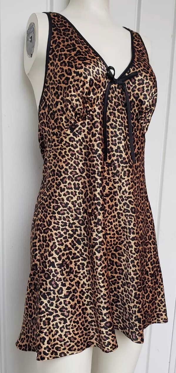 Vintage Marilyn Monroe by Warner’s Satin Animal Print Nightgown Size Medium NEW