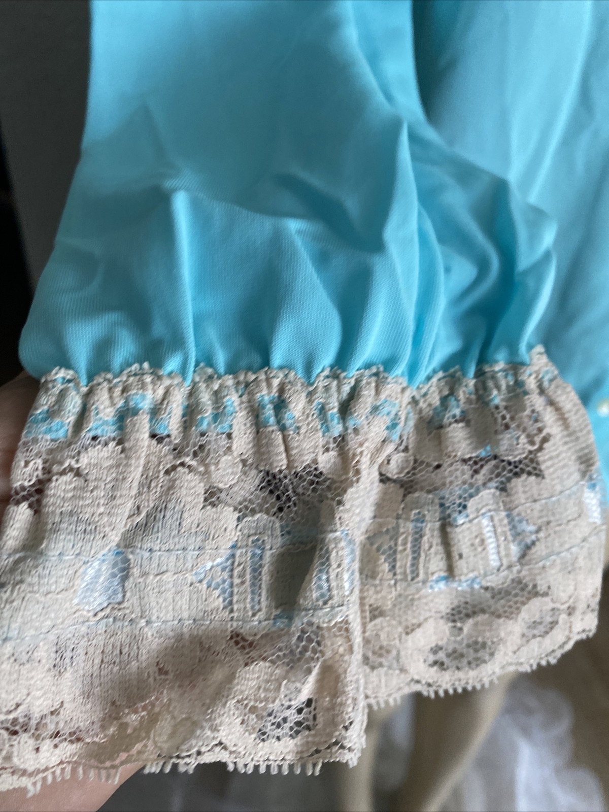 VINTAGE AVIAN Blue W/Lace Trim Bell Sleeves Frilly Sleep Shirt Sz Small 11b