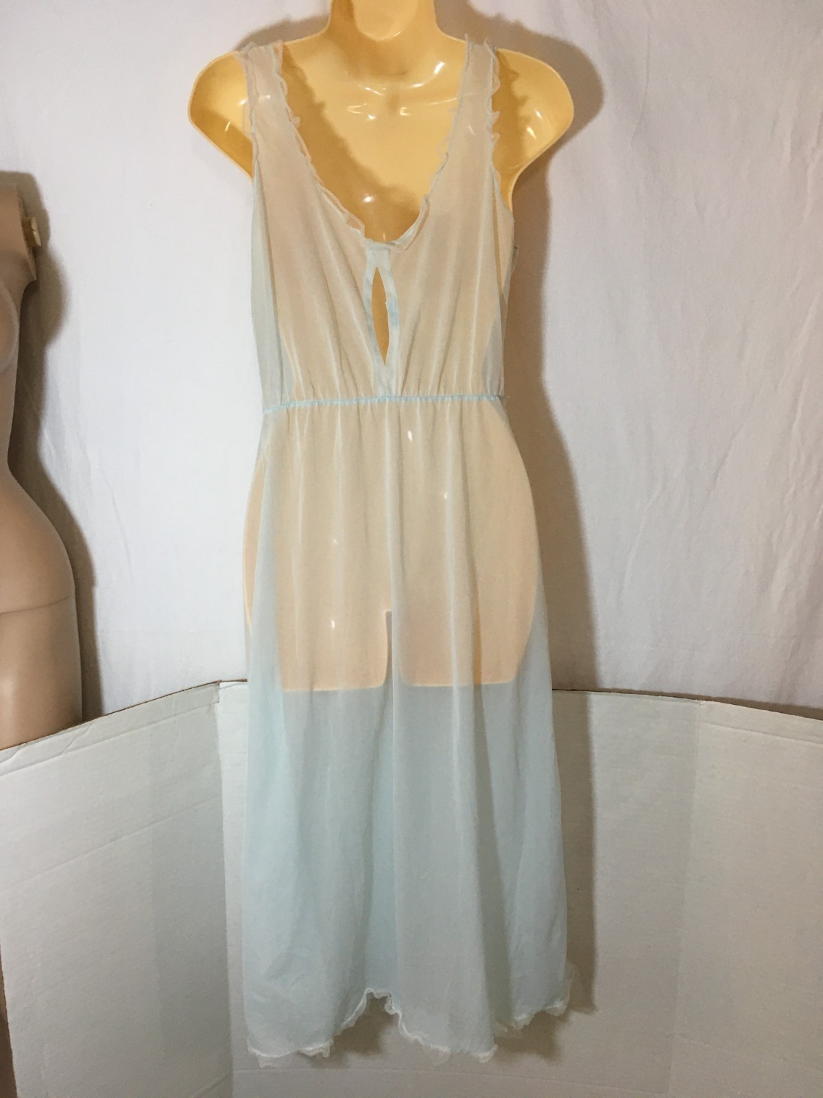 Vtg 40s? 50s? NIGHTGOWN Gown SHEER SILKY Nylon Mesh Embroidered Lady Leonara 14