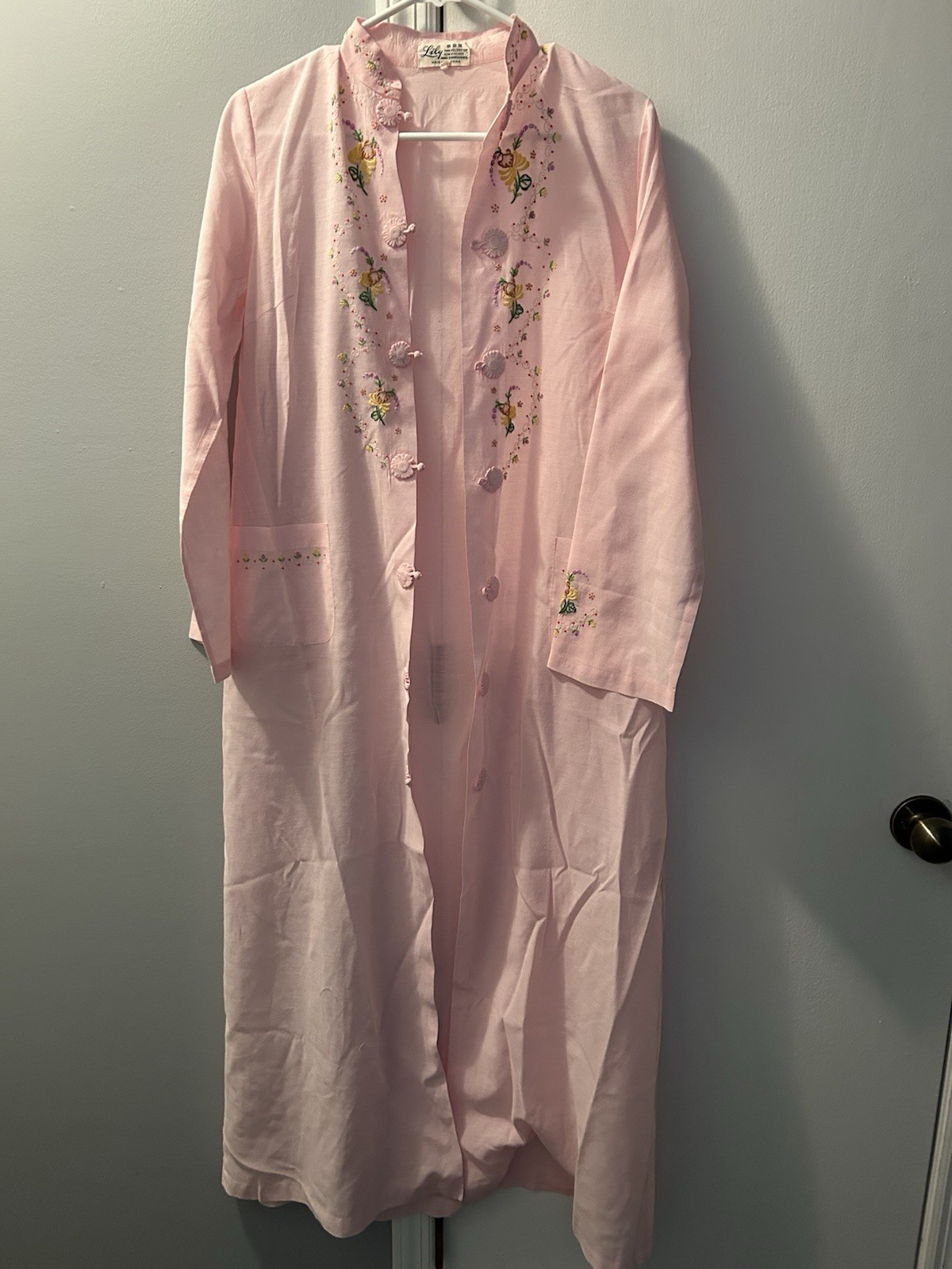 Vintage Lily Pink Long Robe Embroidered Size 36 Women’s Small