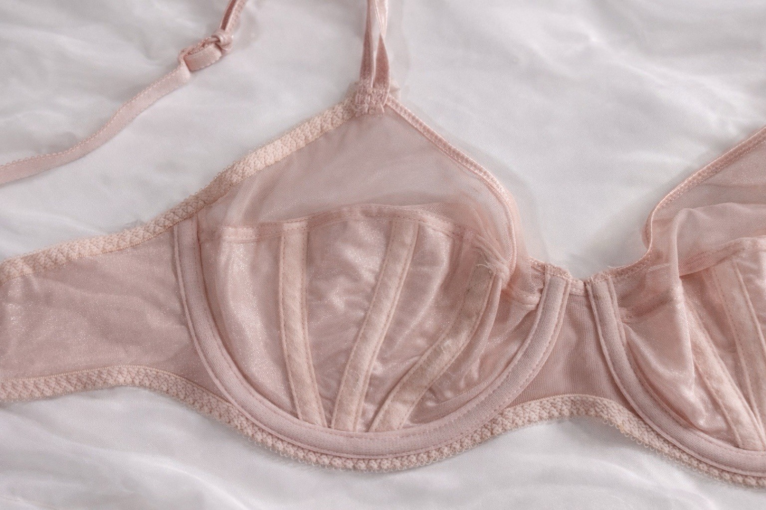 New Victoria’s Secret Satin Second Skin Bra Panty Set Size 38C Thong Large Vtg