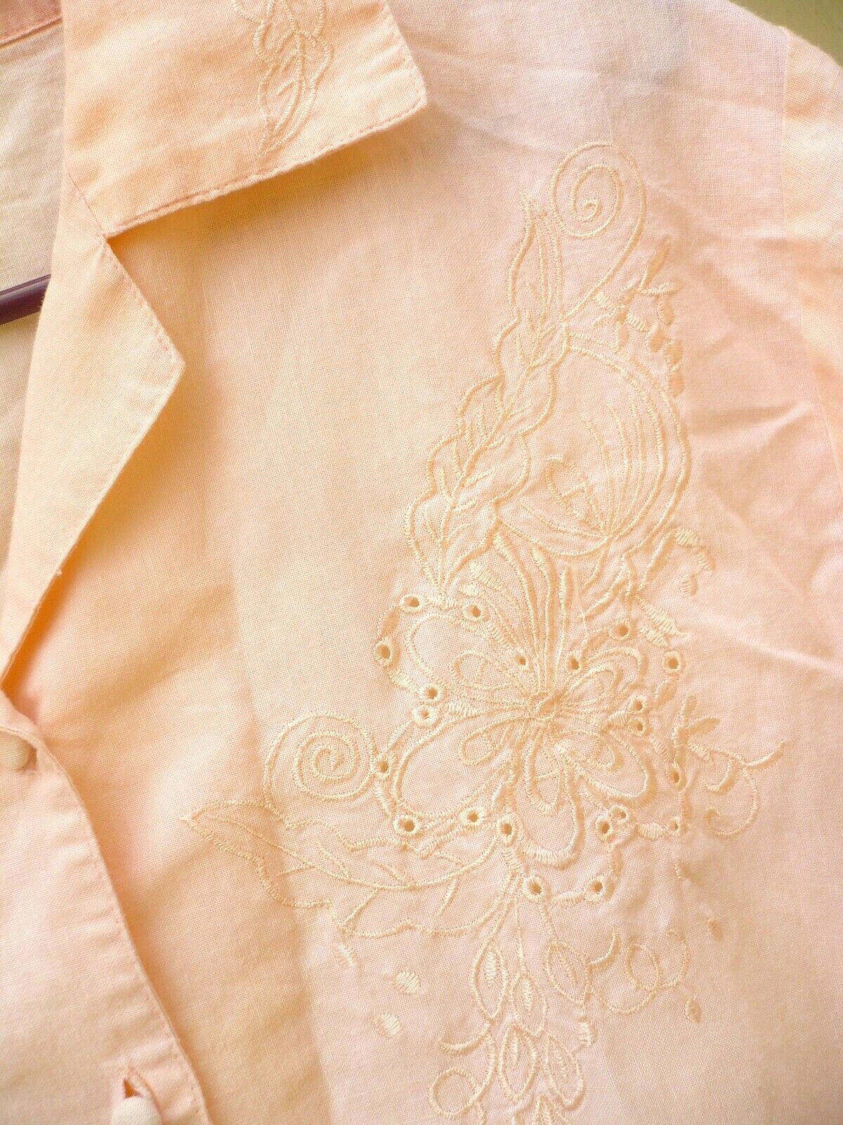 VTG DIVA BRAND M L PEACH PINK EMBROIDERED BUTTON DOWN SHORT SLEEVE BLOUSE WOMEN