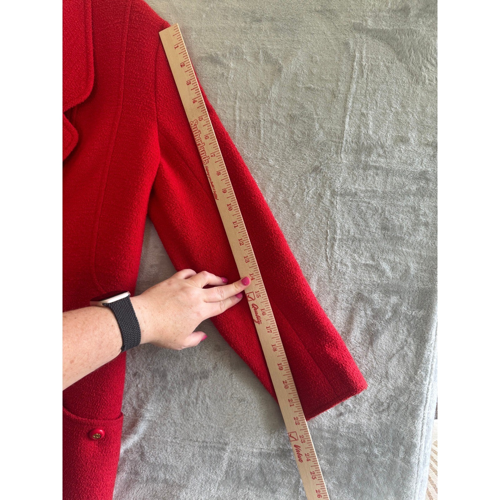 Chanel Boutique Vintage Red Wool Boucle Tweed Skirt Suit CC est size FR 42 US 10