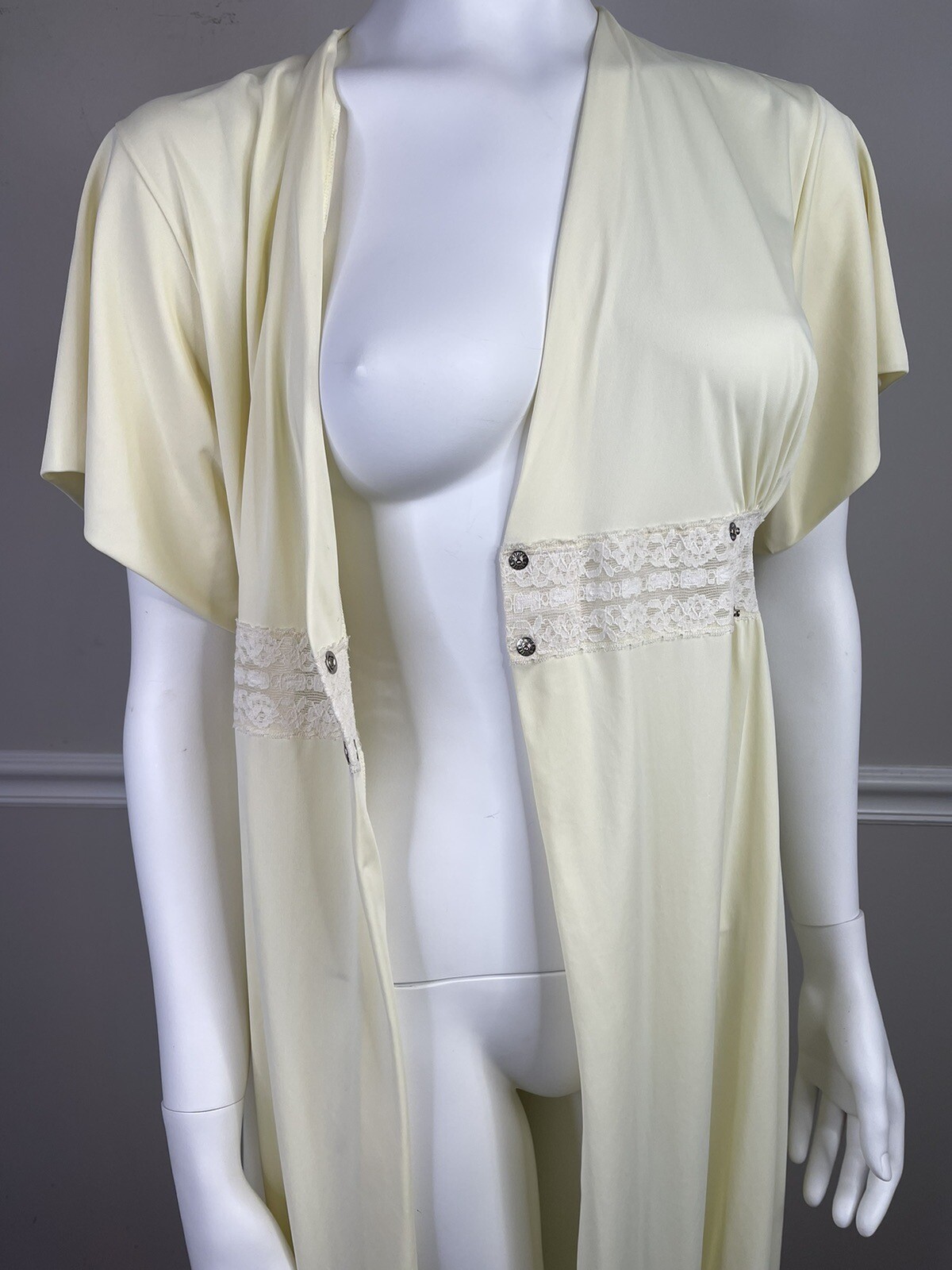 Vintage Shadowline Long Nightgown Womens 32” petite nylon Lace Pearl Snap Wrap