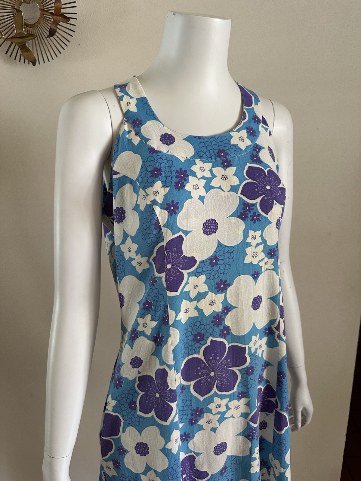 1960s Evelyn Pearson Hawaiian Mod Dress Keyhole Back Floral Mini Talon Zip VTG