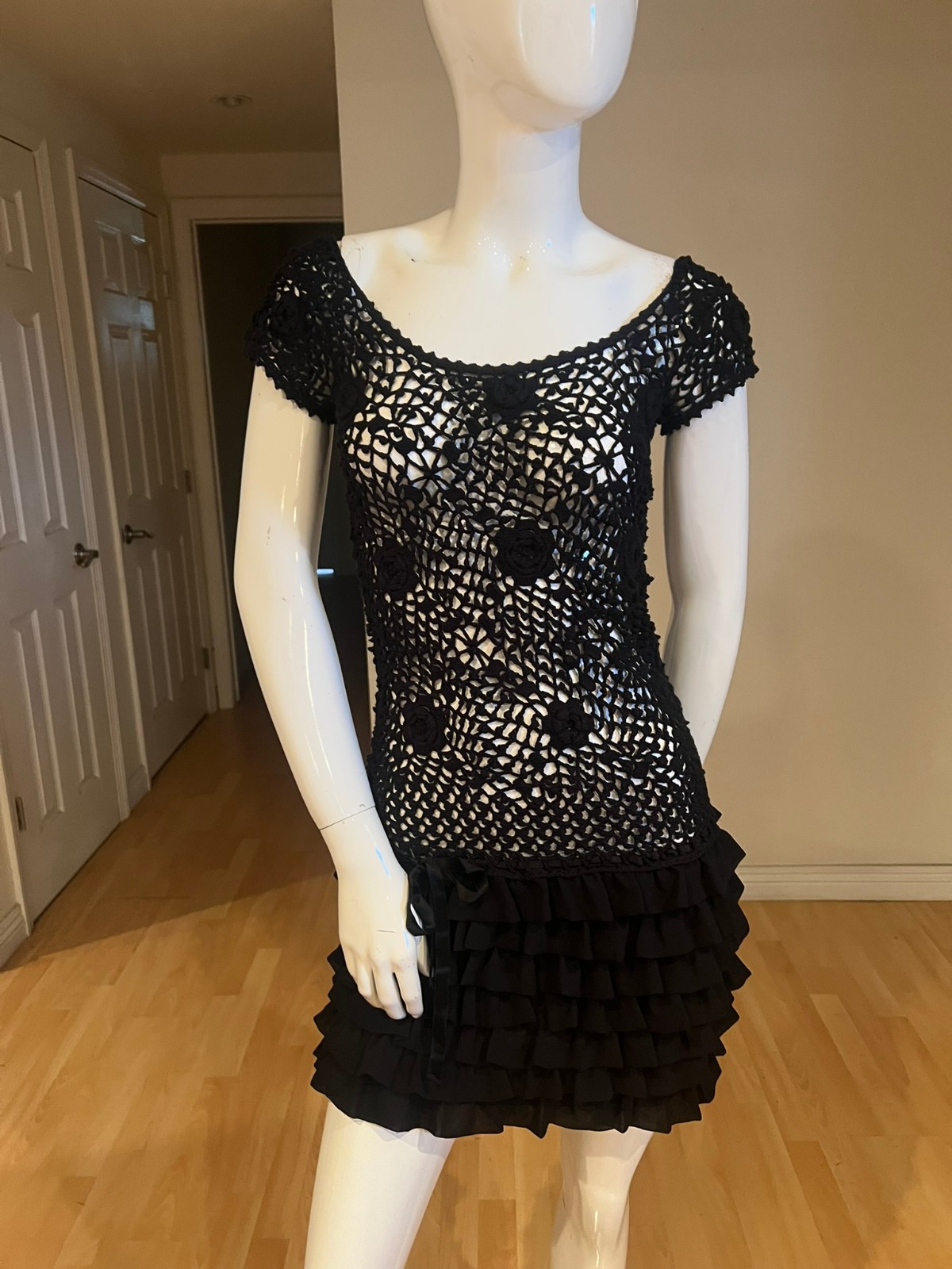 VINTAGE Y2K BETSEY JOHNSON CROCHET RUFFLE HEM DRESS SIZE SMALL