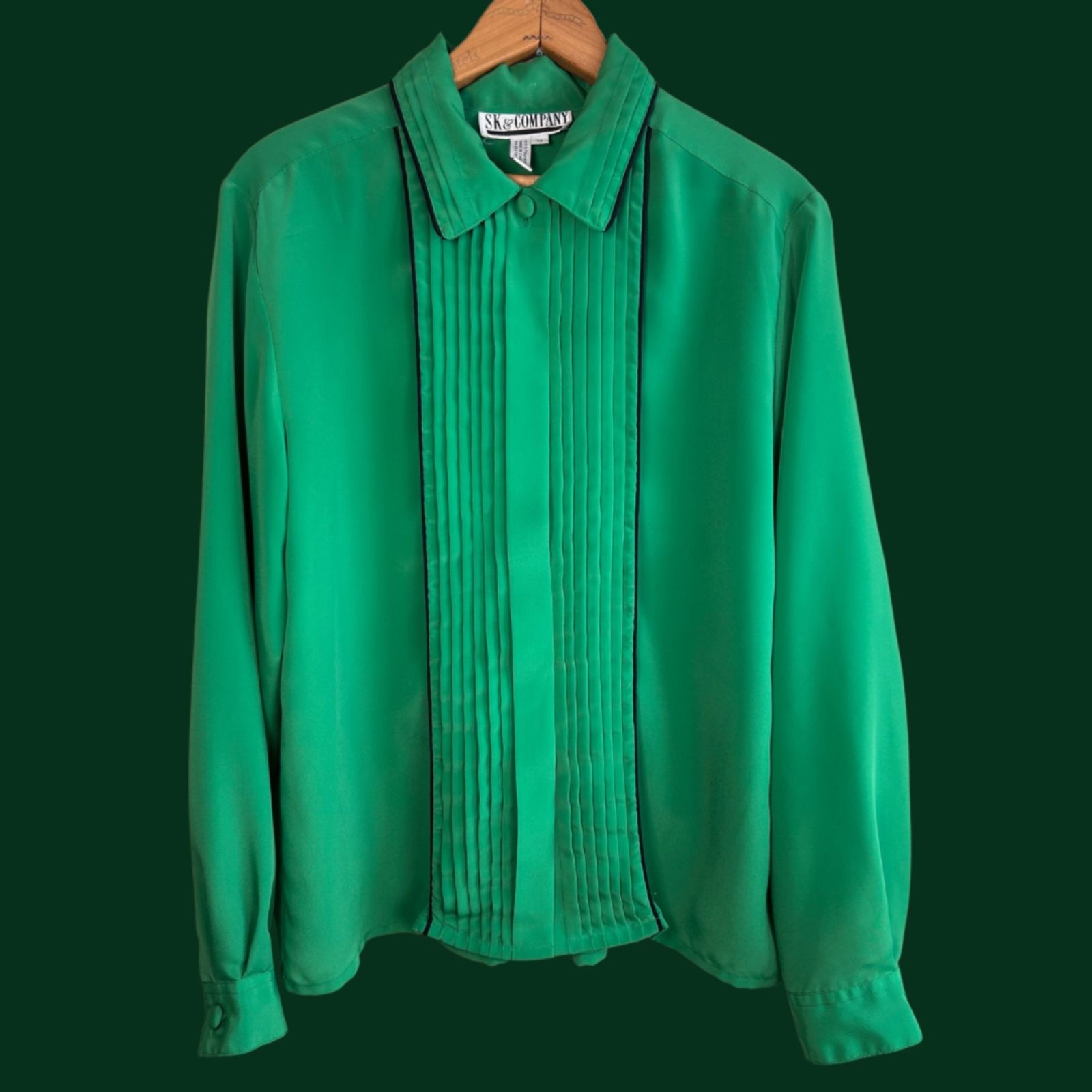 Perfect and Gorgeous Vintage SK & Company Pintuck Button Down Blouse