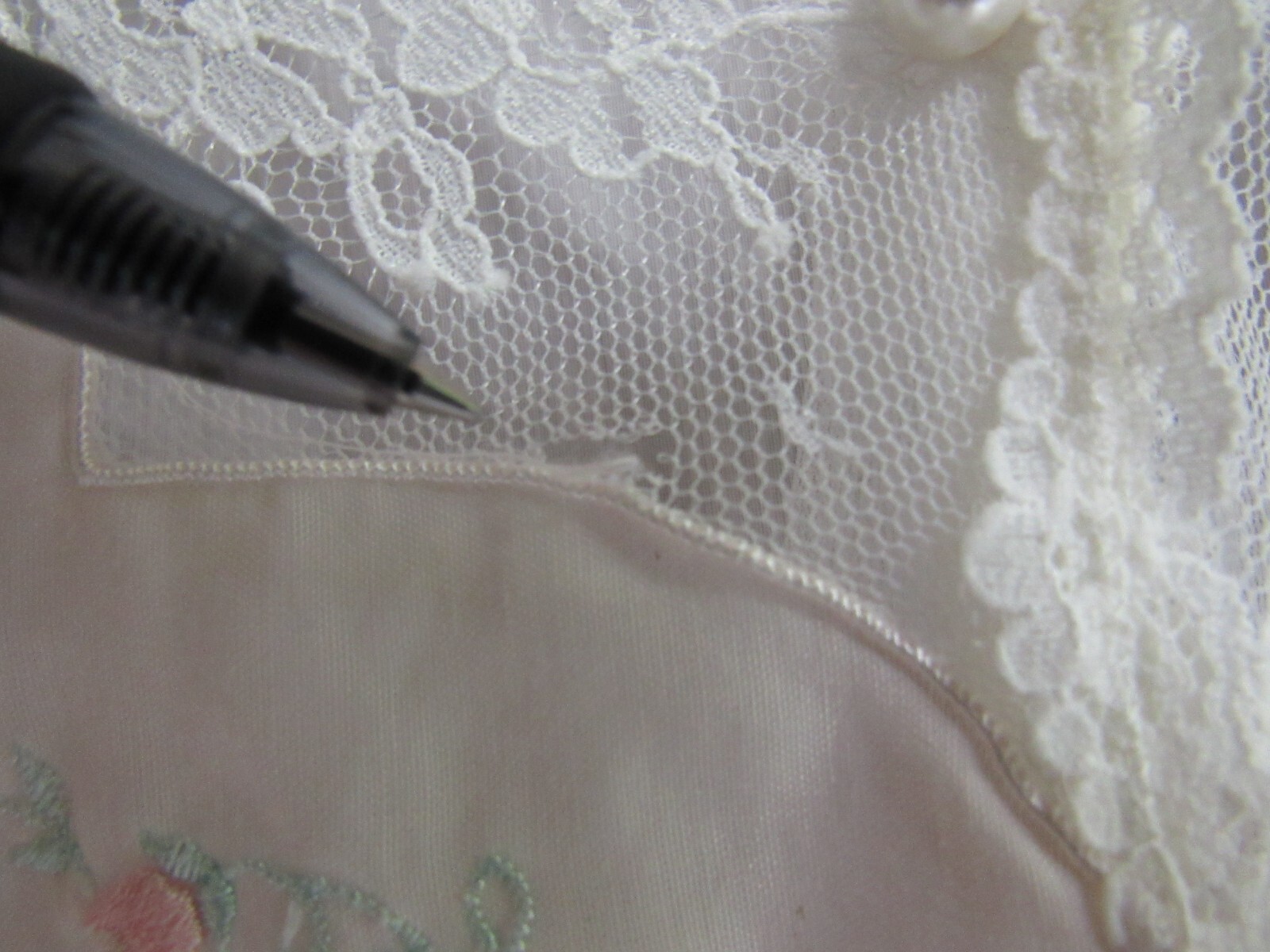 Vintage BARBIZON Pink Robe/ Duster With Lace Trim Size MED /Pearl Buttons Pocket
