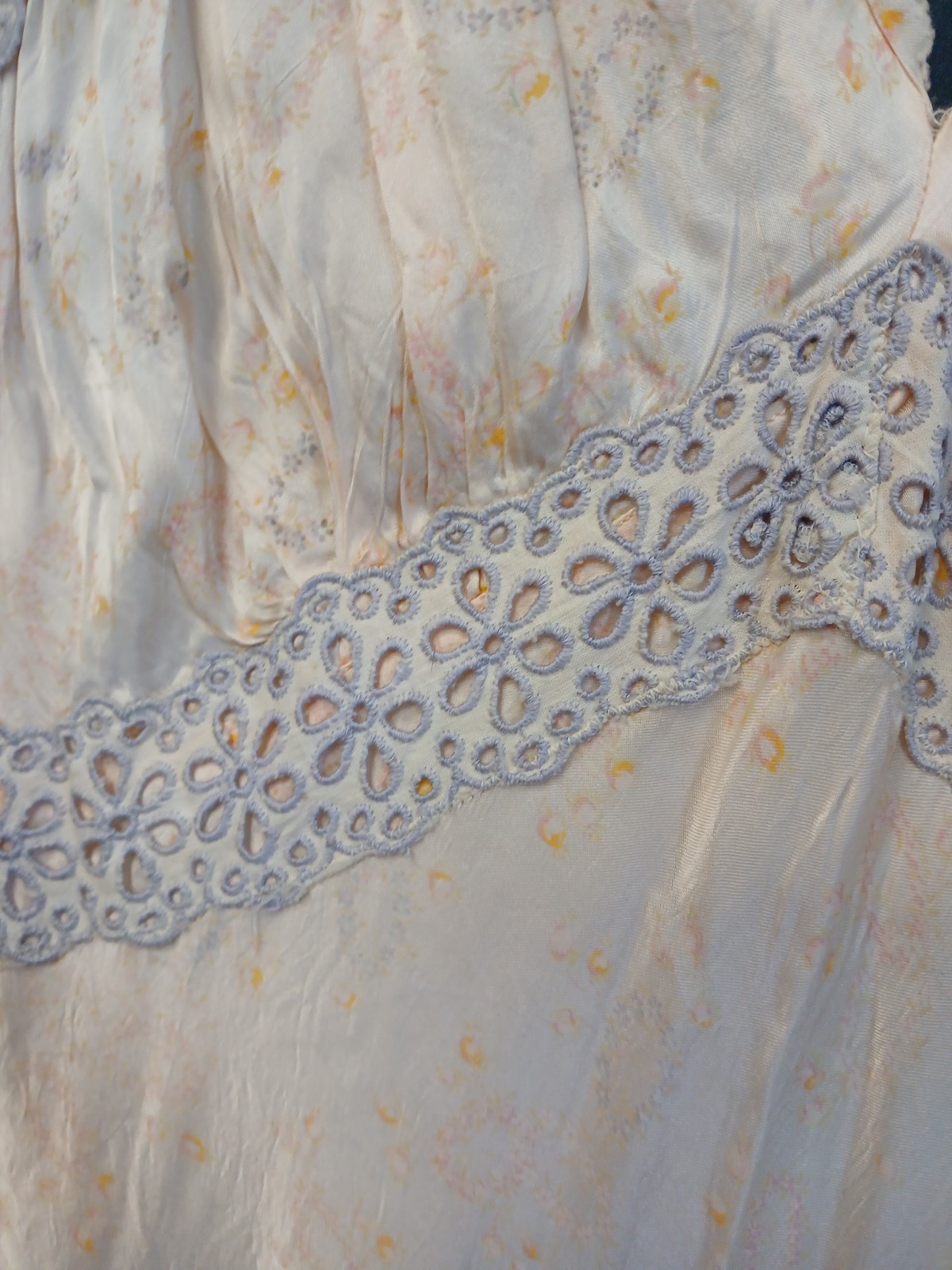 Vintage 1930s Society Lingerie Peach Silk And Lace Night gown