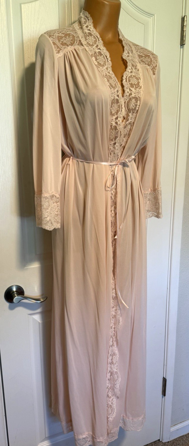 VTG 70’s OLGA LINGERIE #9702 PINK W/ WIDE LACE TRIM LONG ROBE ROBE SZ M
