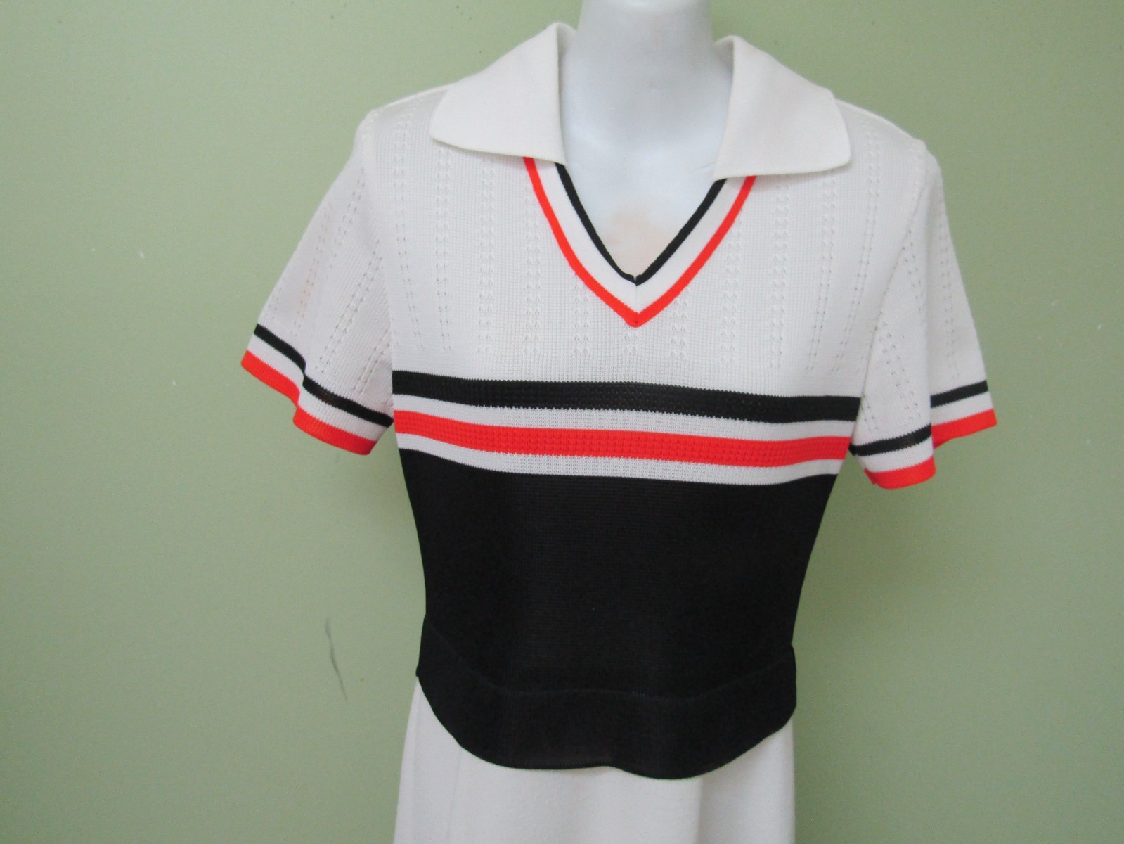 VINTAGE WHITE, BLACK, & ORANGE POLYESTER DRESS / JONATHAN LOGAN / 34″ BUST