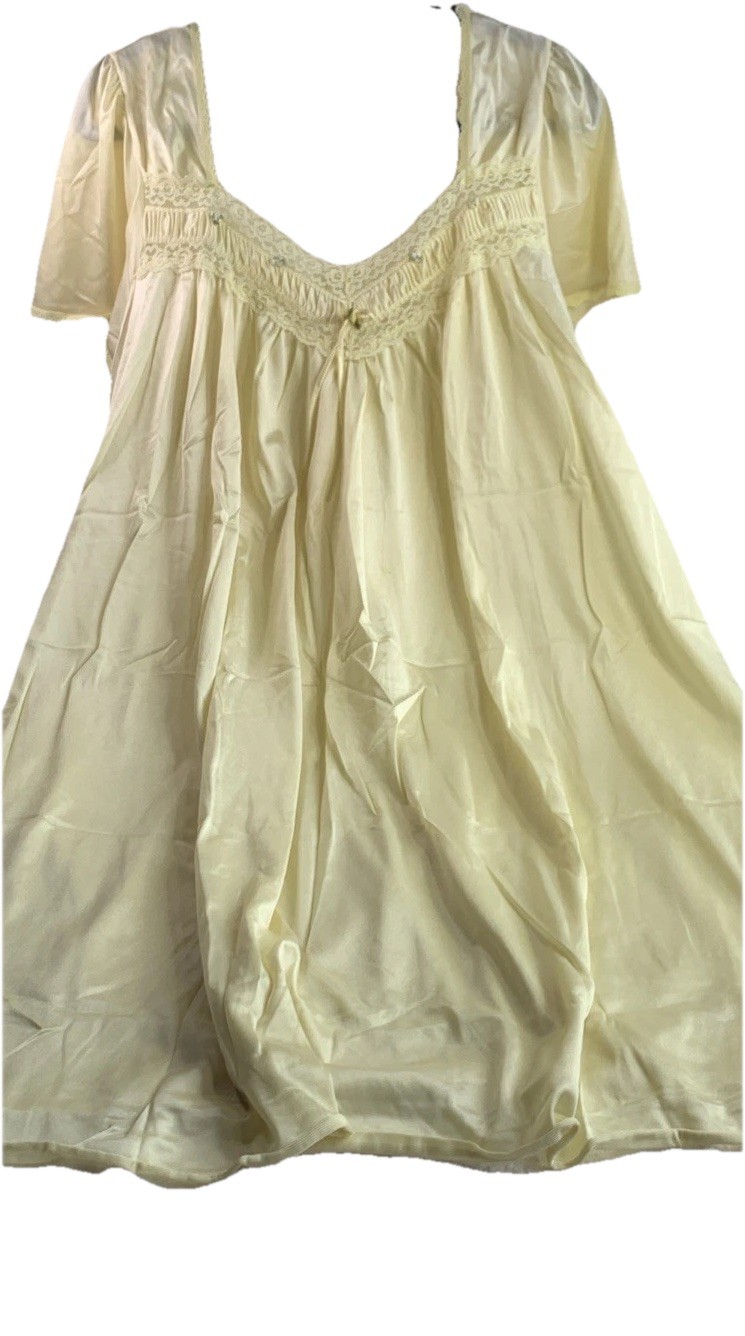 Vtg Nightgown GENEROUS Sz M (Fits M-Lg) Yellow Nylon Comfort Choice So Soft READ