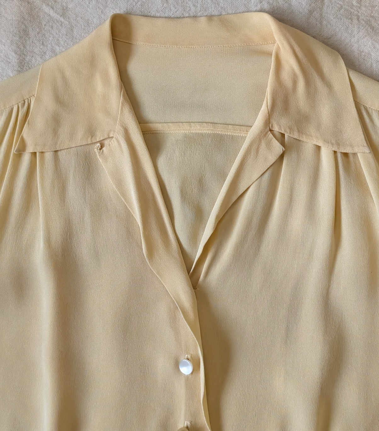 Vintage 50s 60s Women’s Rayon Butter Yellow Cropped Baby Loop Collar Blouse SM
