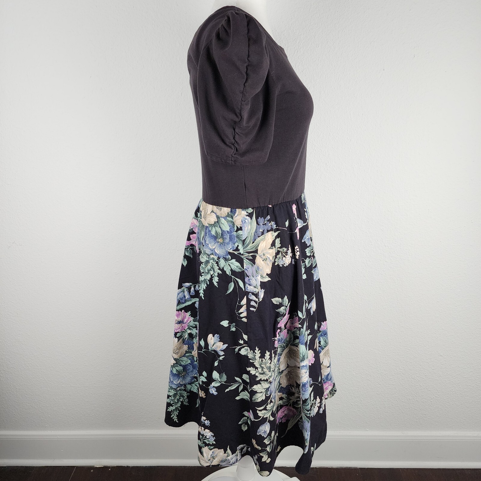 Vintage 80s 90s Dress Fit Flare Ashley Floral Print on Black Puff Sleeve 7/M